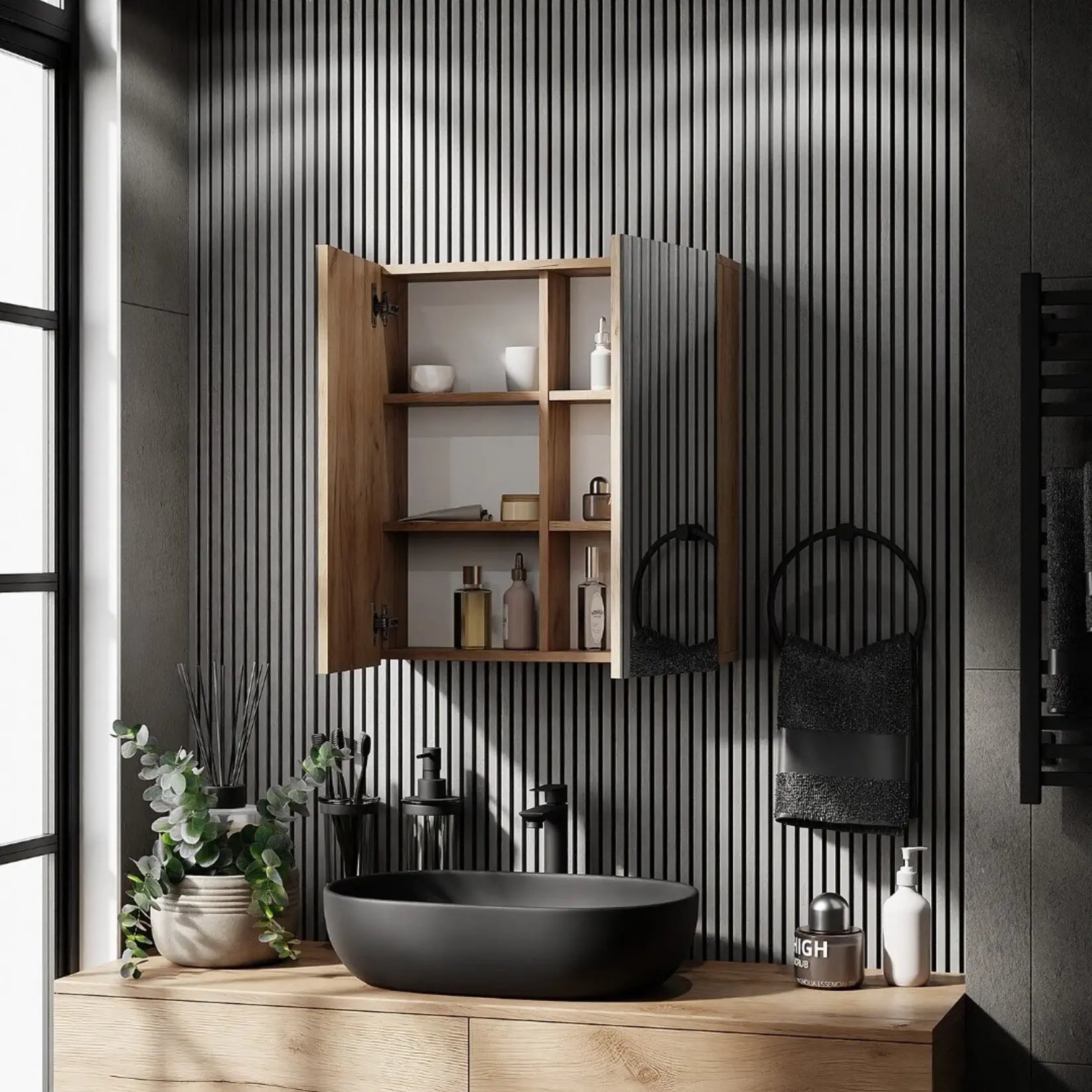 Armoire à miroir salle de bain 60 cm chêne doré ouverte avec rangements visibles.