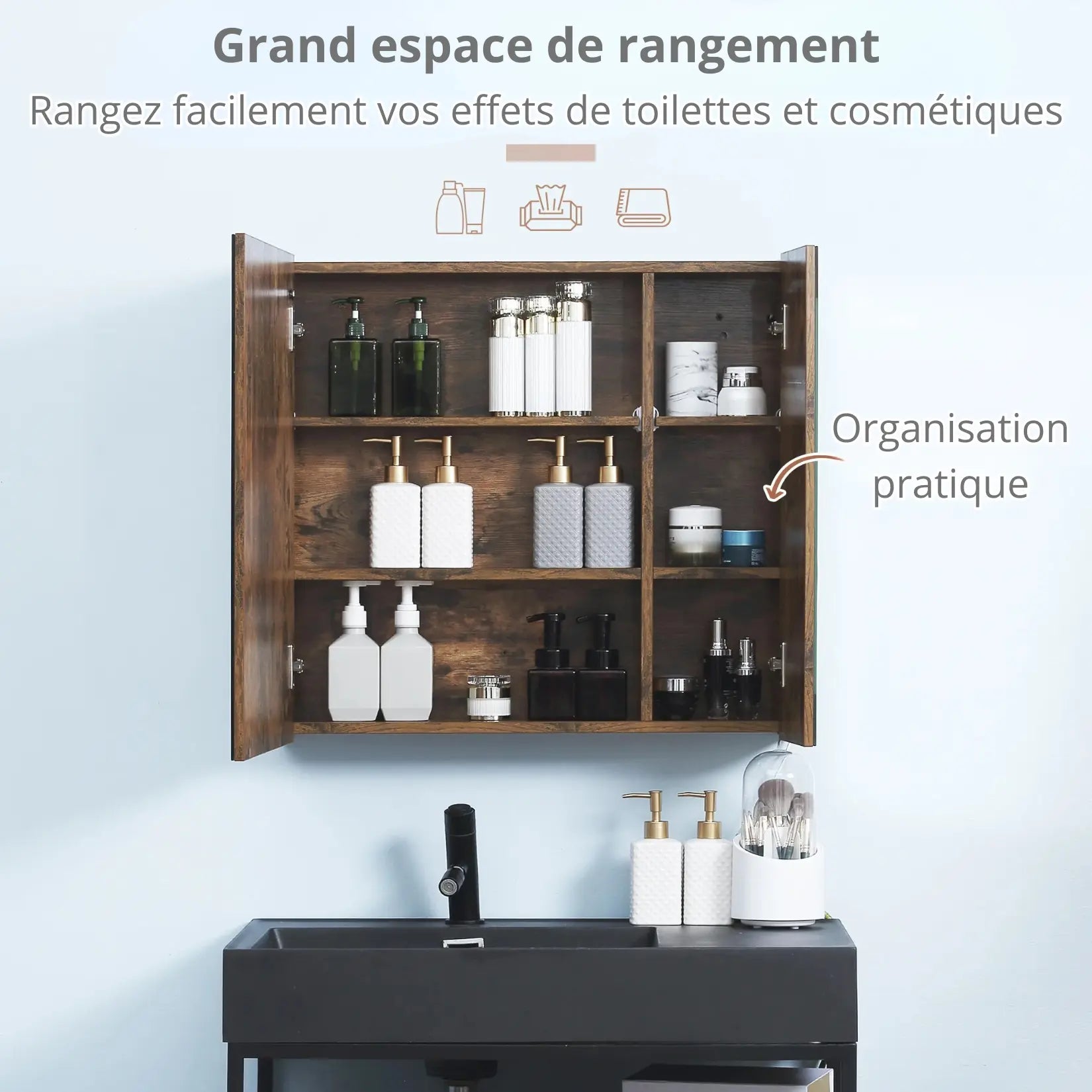 Armoire à miroir salle de bain ouverte montrant les rangements intérieurs et étagères modulables.
