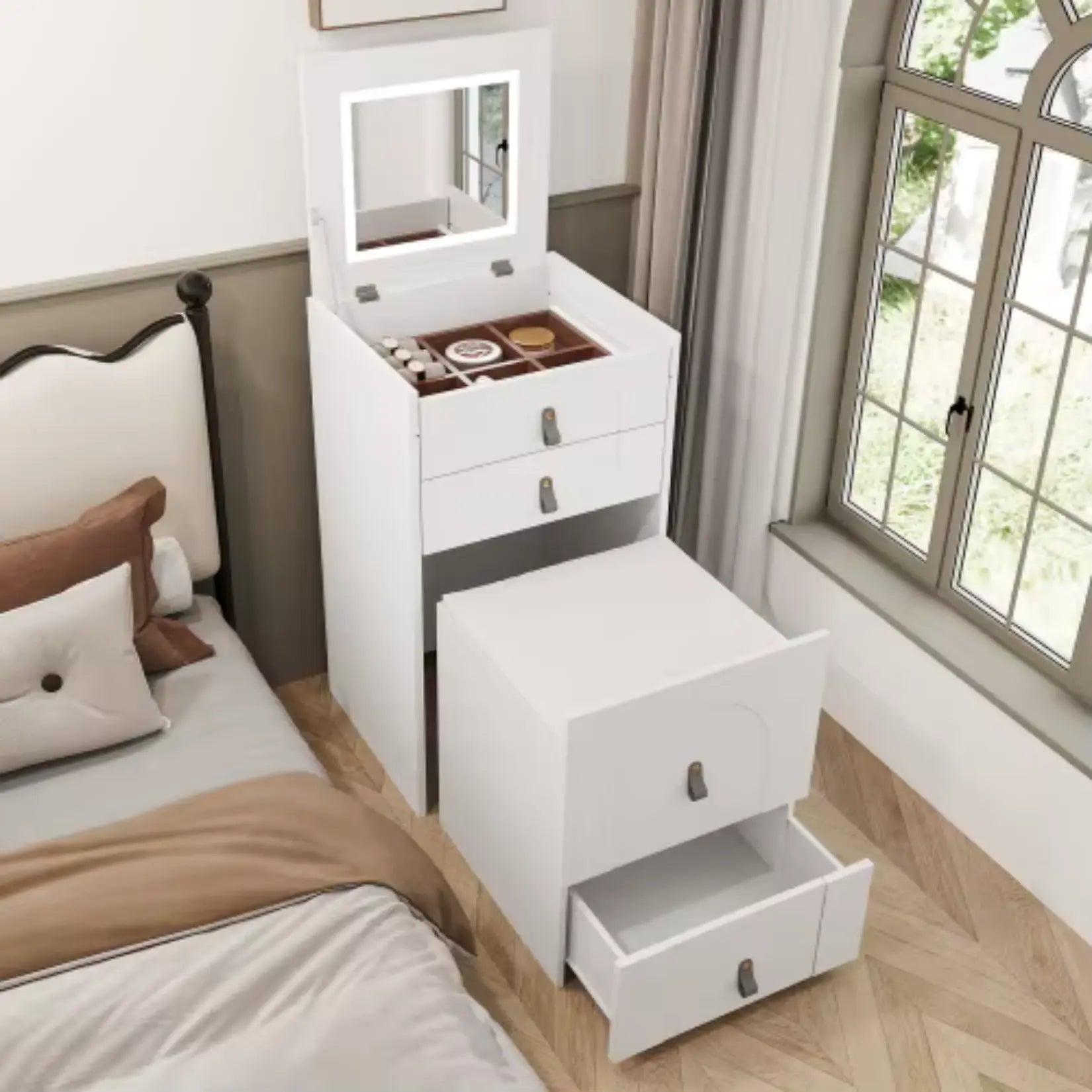 Armoire Bijoux ouverte avec miroir LED allumé et organisation maquillage optimisée par compartiments.