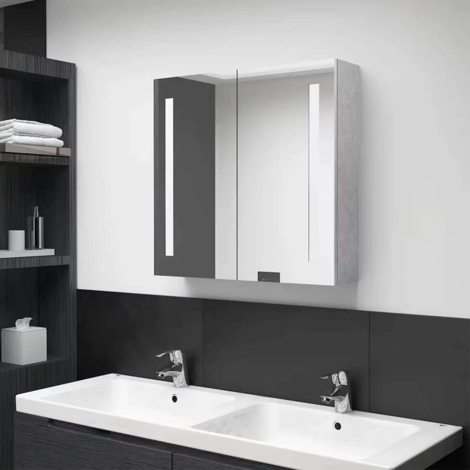 Armoire miroir salle de bain 60 cm fixée au mur au-dessus d’un double vasque dans une salle de bain moderne.