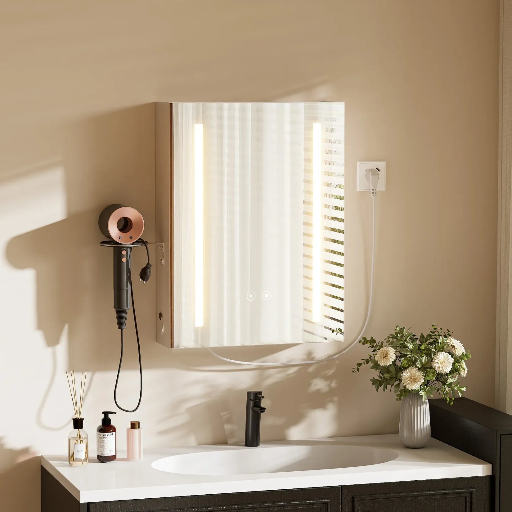 Armoire miroir salle de bain LED au design moderne installée.