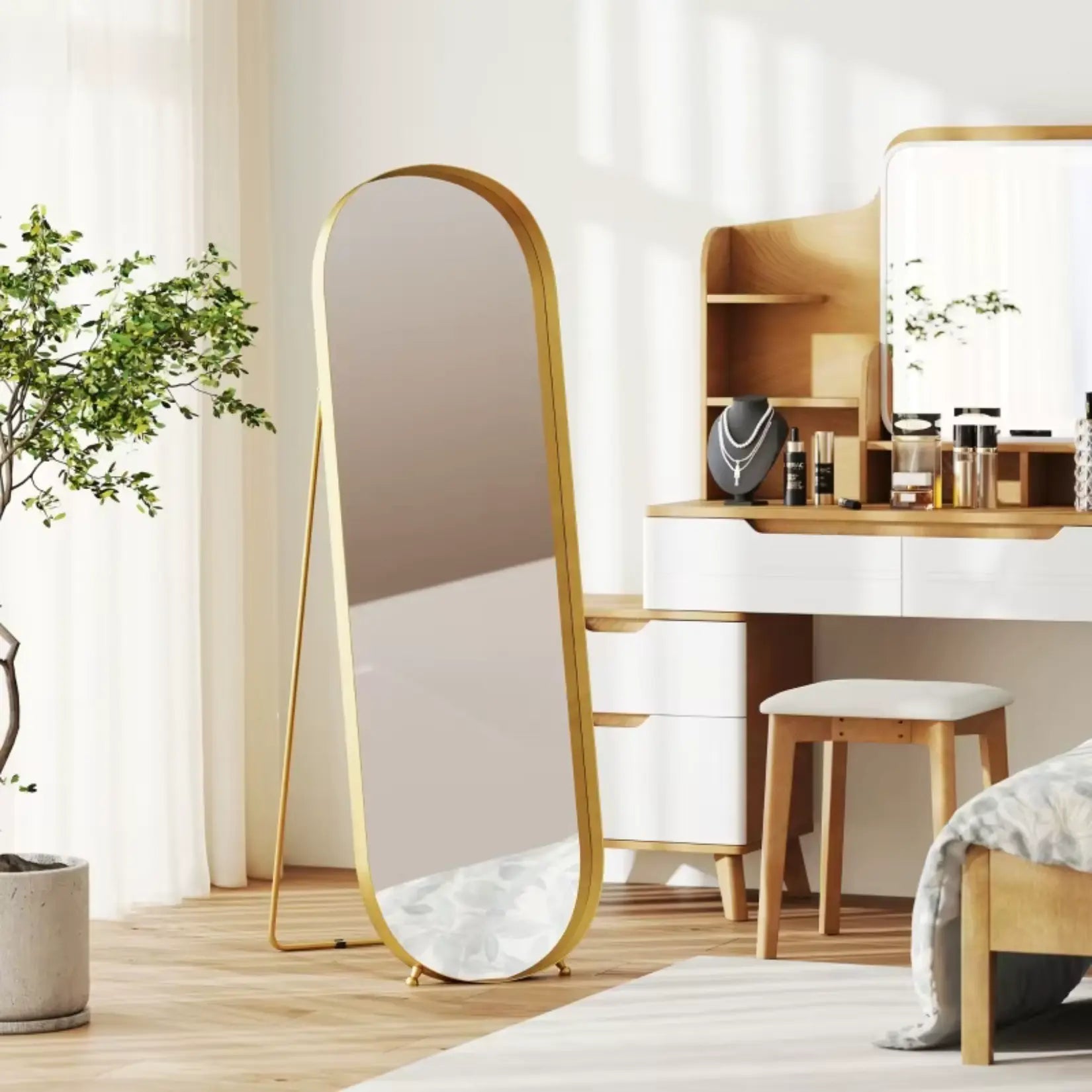 Grand Miroir Or dans Espace Maquillage et Dressing.