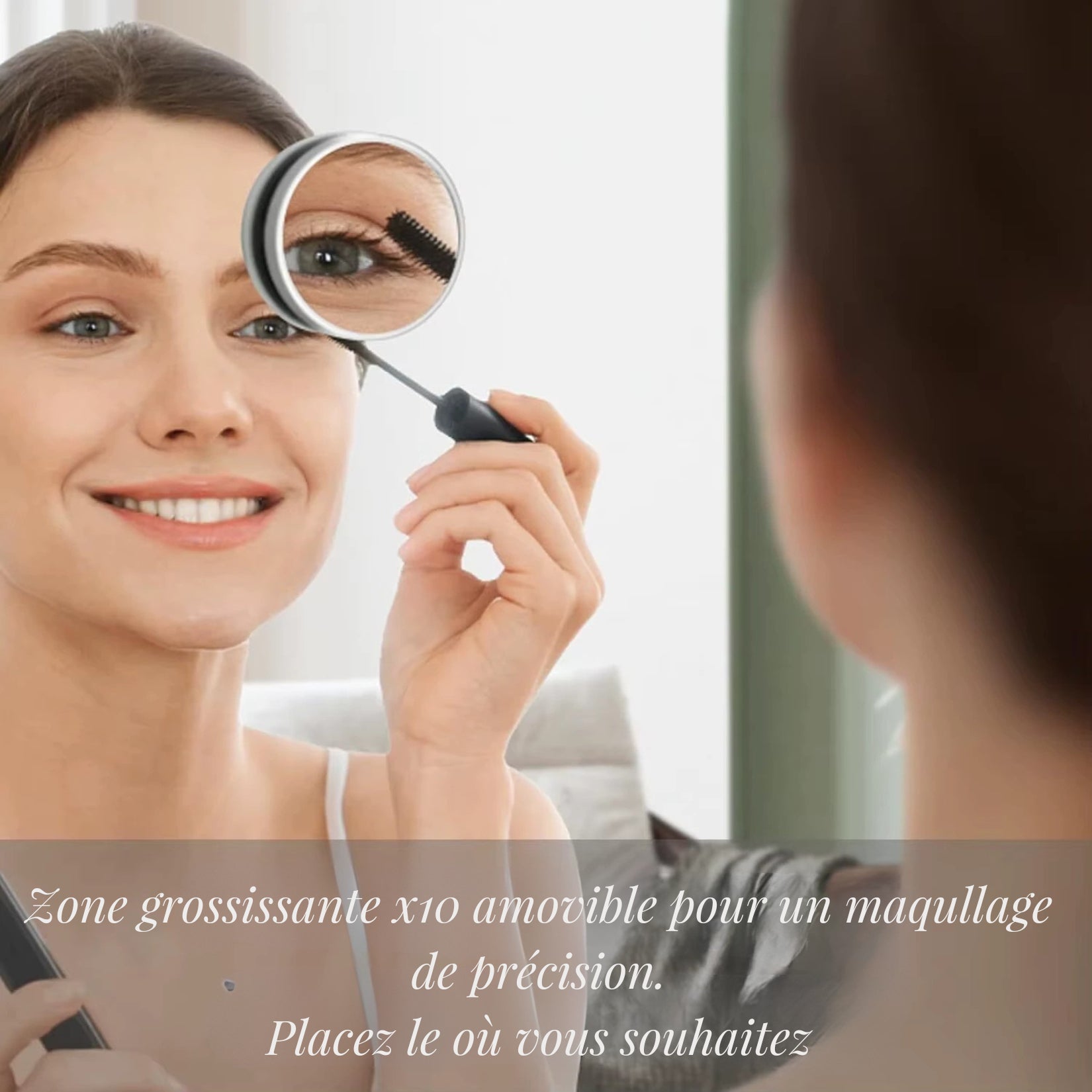 Hollywood Miroir avec un miroir grossissant x10 amovible pour un maquillage parfait.