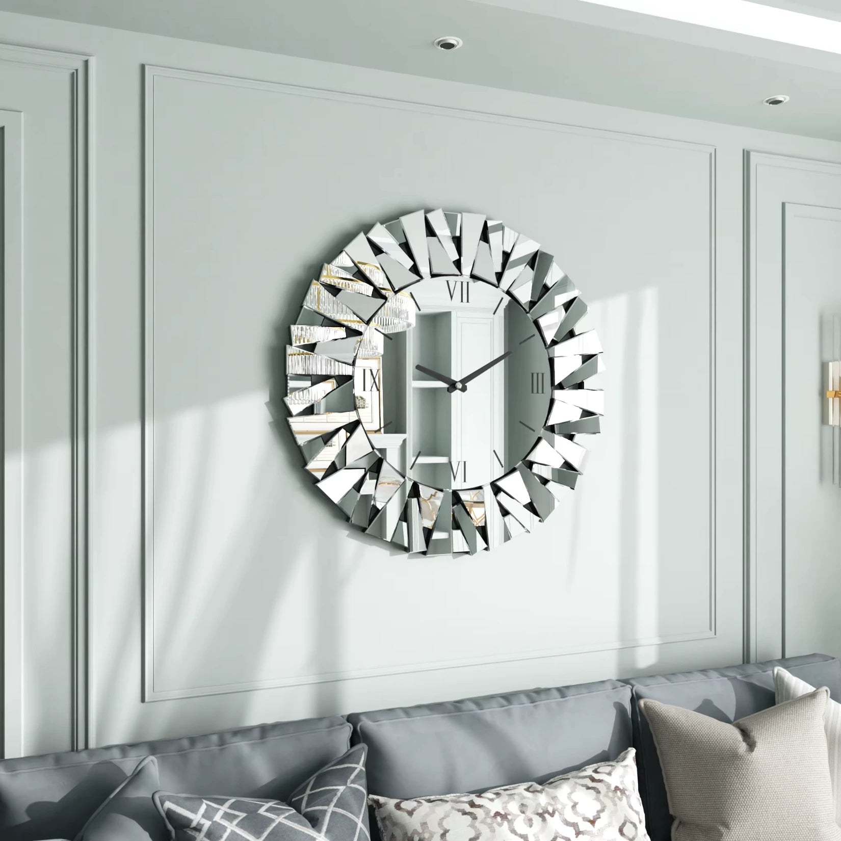 Horloge murale avec miroir mise en valeur dans un intérieur élégant.