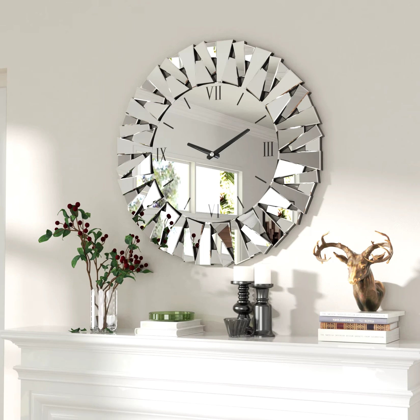 Horloge murale avec miroir installée dans un salon design.