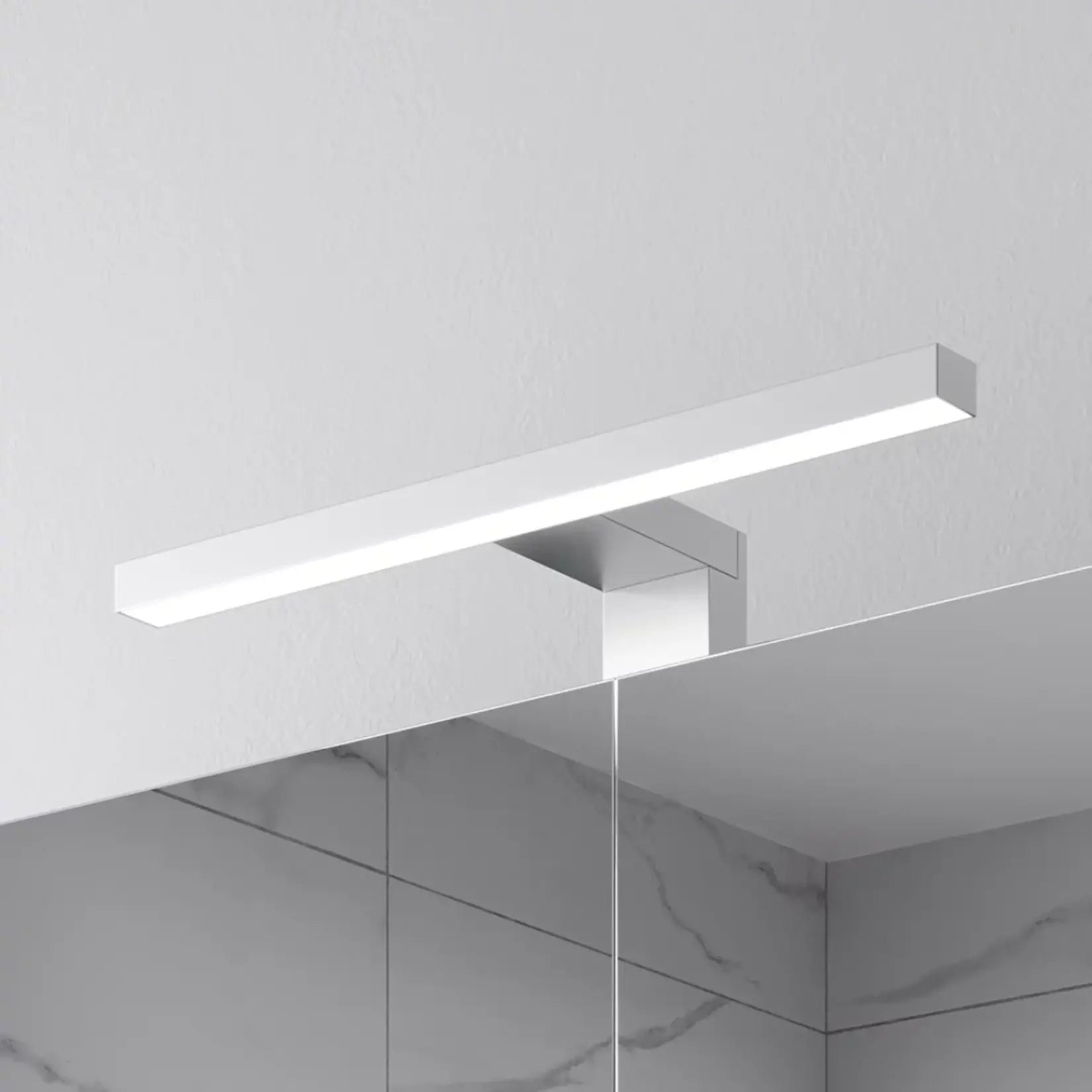 Luminaire LED pour armoire à miroir salle de bain 60 cm.
