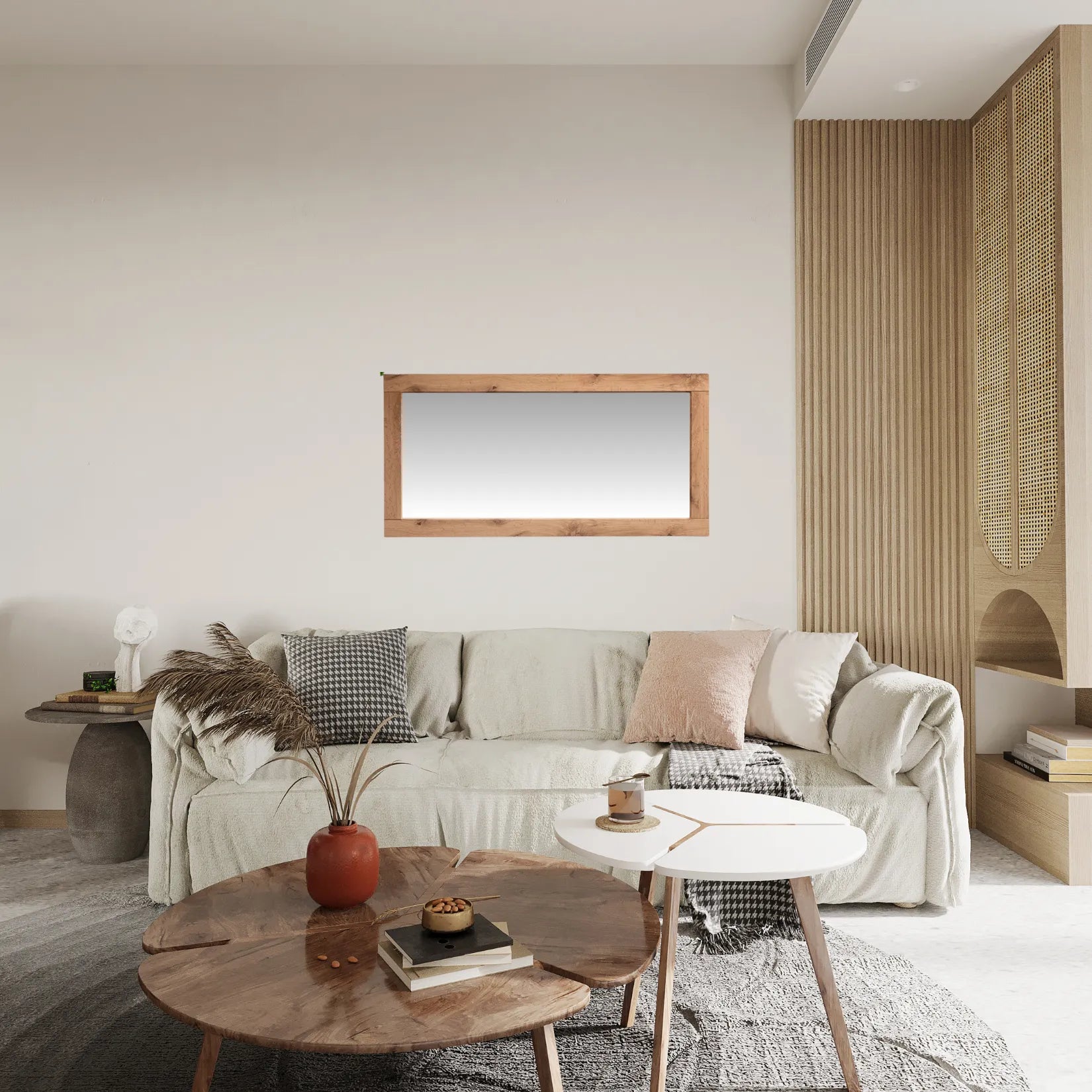 Miroir bois installé dans un salon chaleureux au style naturel et épuré.