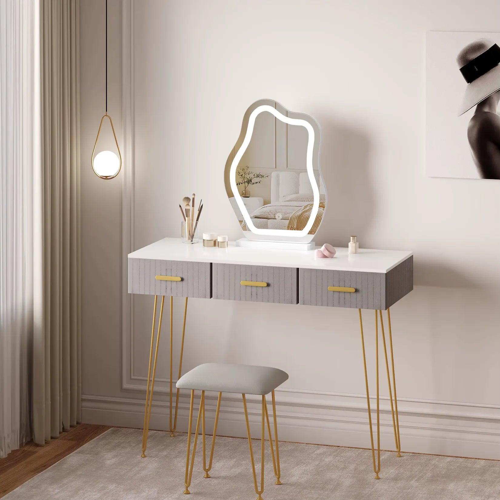 Miroir Bureau LED sur coiffeuse design avec tabouret, dressing chambre.