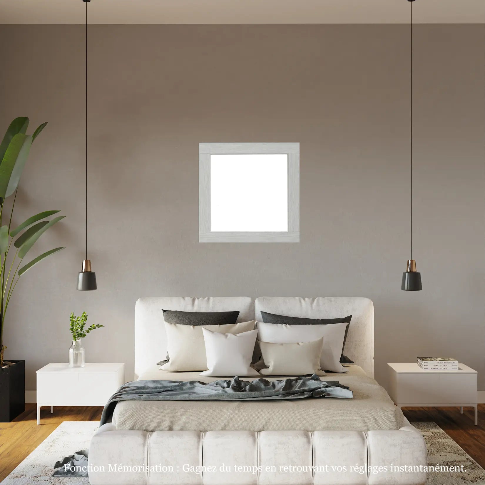 Miroir carré 60x60 cm blanc posé au mur au-dessus d’un lit double dans une chambre minimaliste.