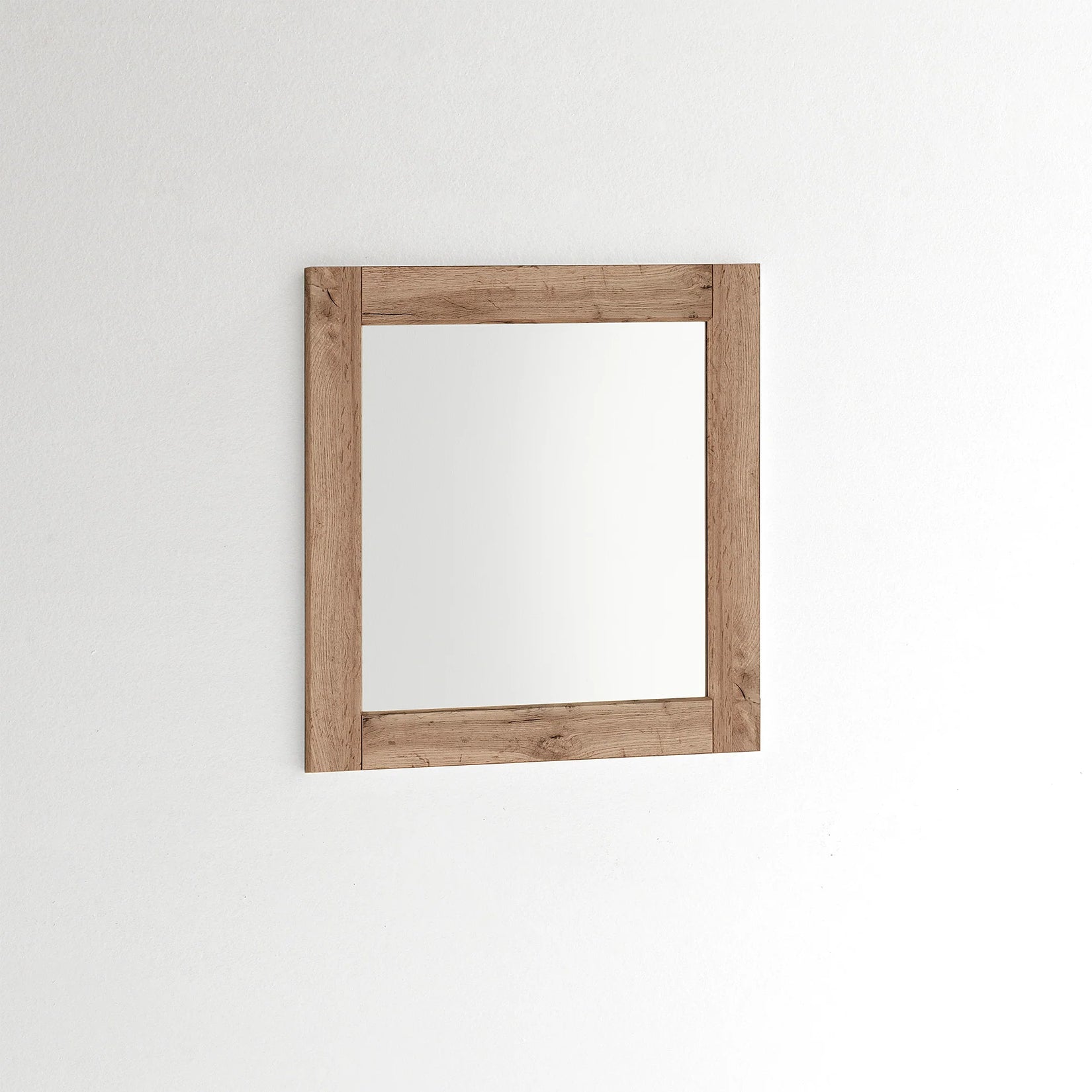Miroir Carré Bois vue latérale accroché sur mur blanc épuré.