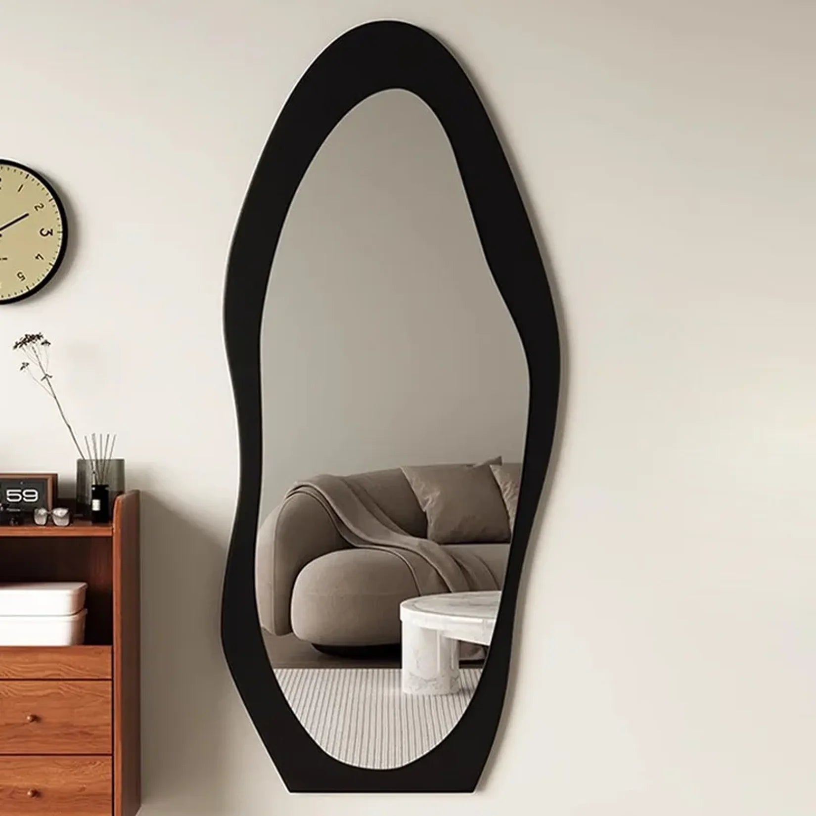 Miroir Chambre Forme Organique Appuyé au Mur.