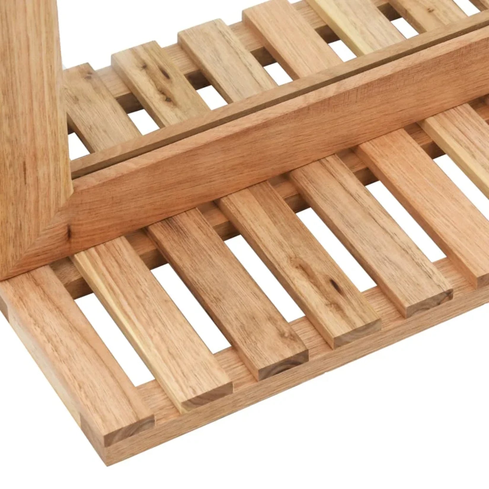 Détail de l’étagère à lattes sous le miroir contour bois, structure en noyer massif robuste.