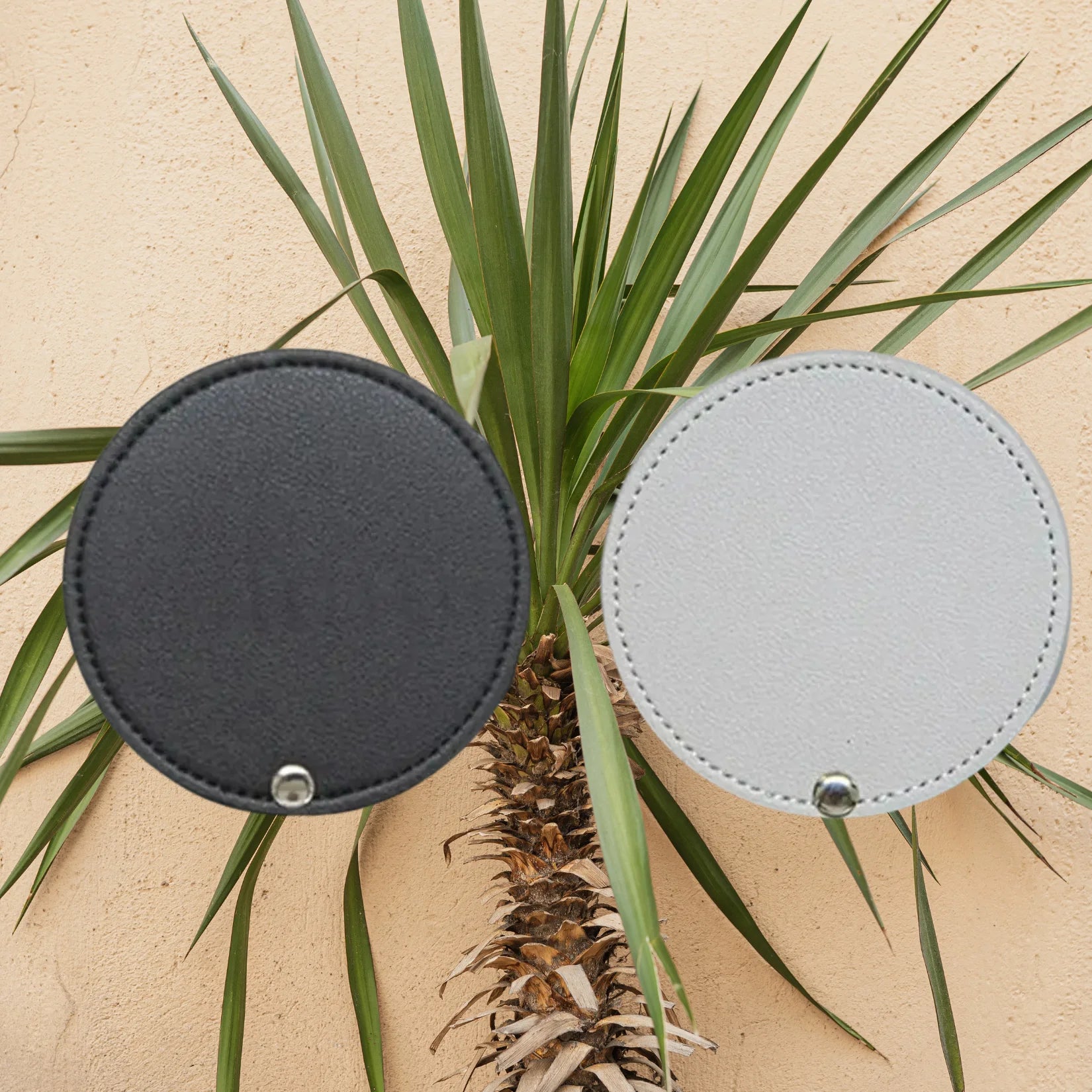 Miroir de Poche Cuir Noir et Blanc.