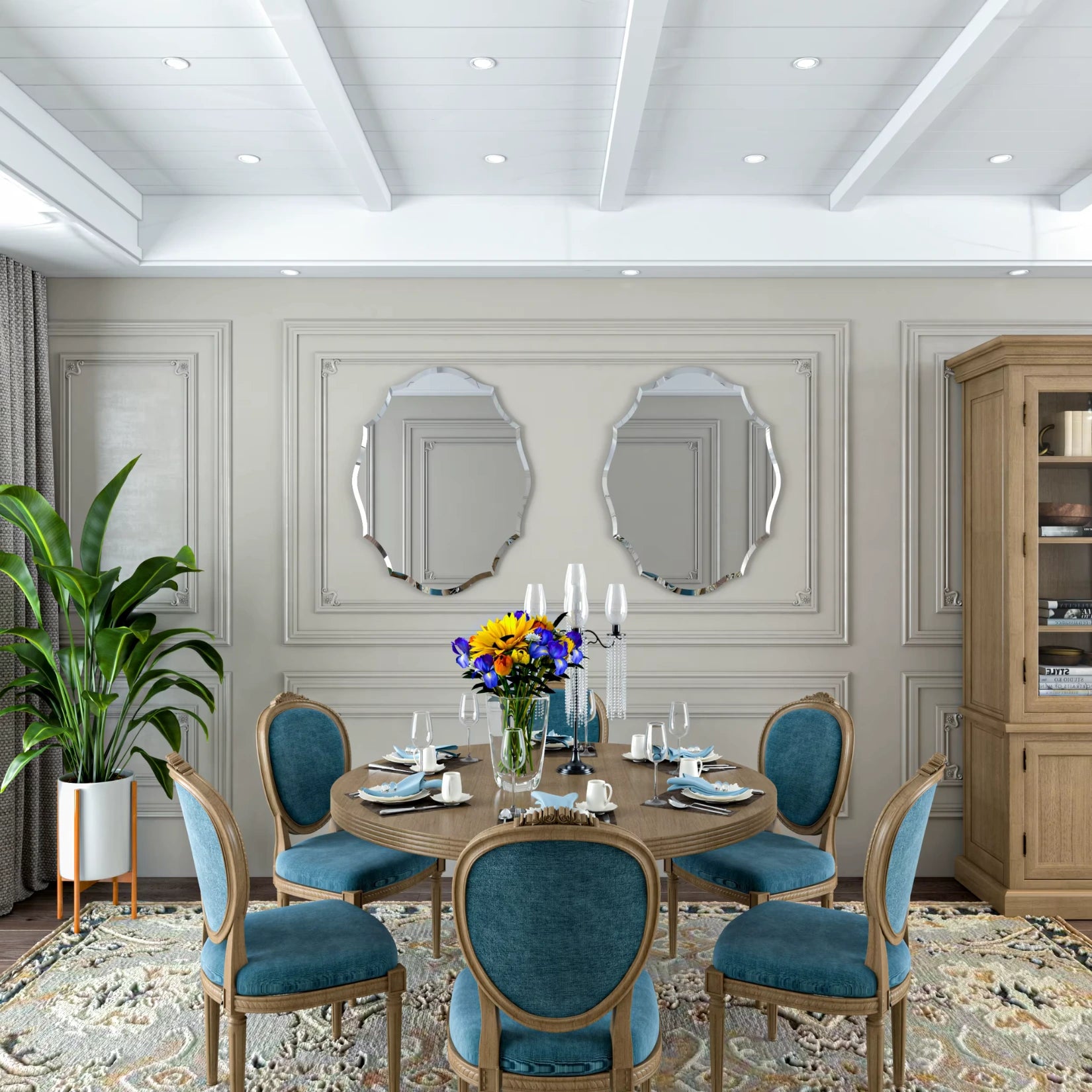 Miroir design pour salon dans une salle à manger élégante avec chaises bleues et table ronde.