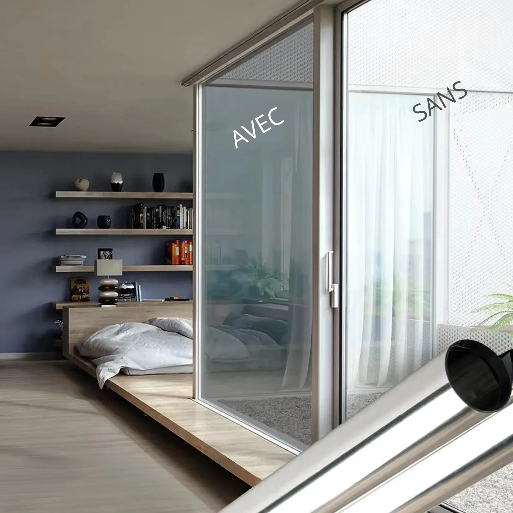 Miroir Fumé comparatif avec et sans sur une baie vitrée de chambre.