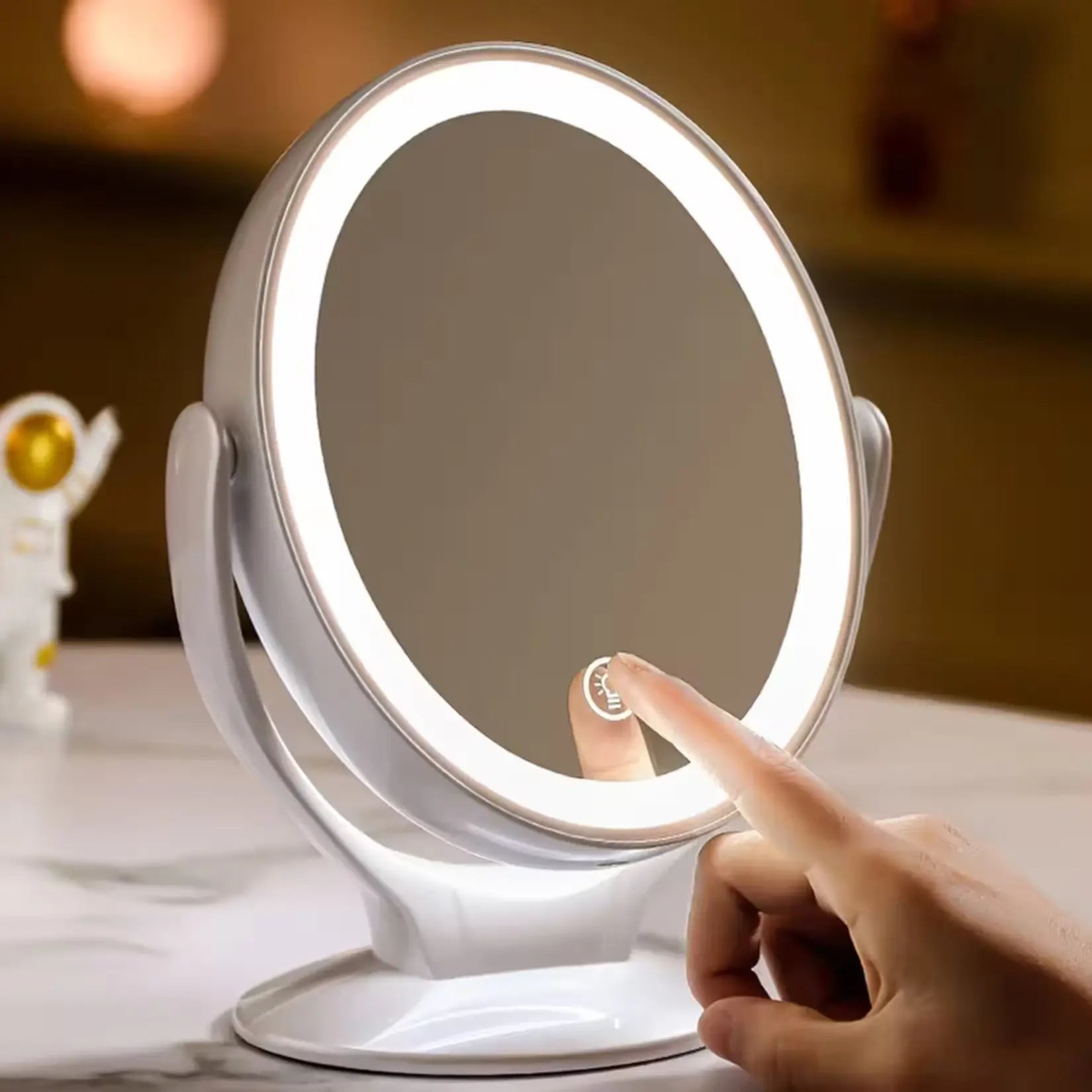 Miroir grossissant x7 avec bouton tactile pour régler la lumière LED.