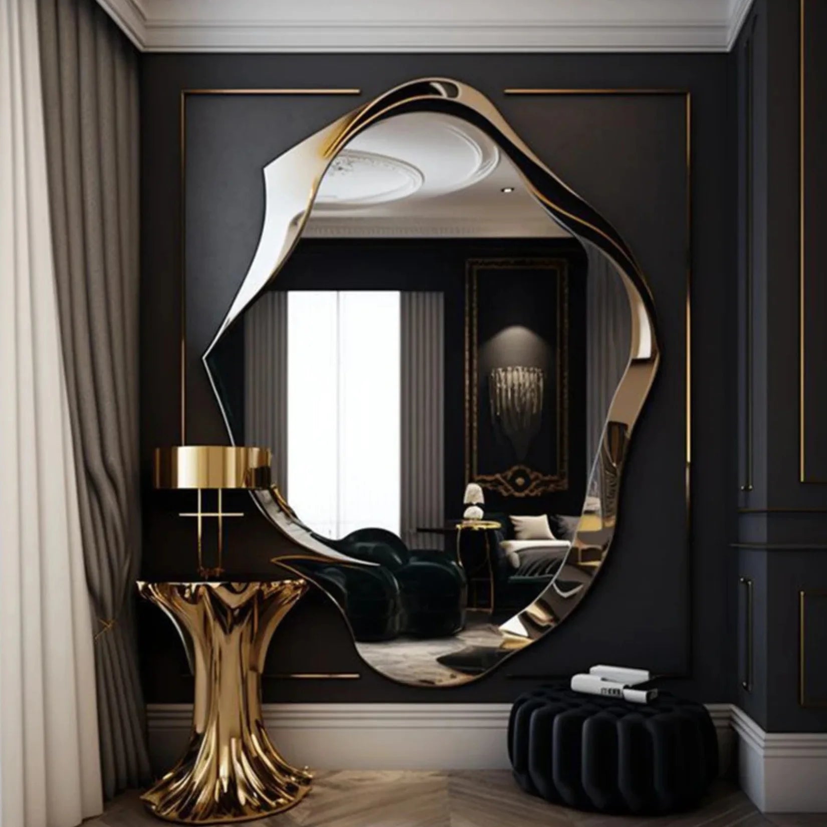 Miroir mural décoratif Nyx dans un salon élégant aux tons sombres.