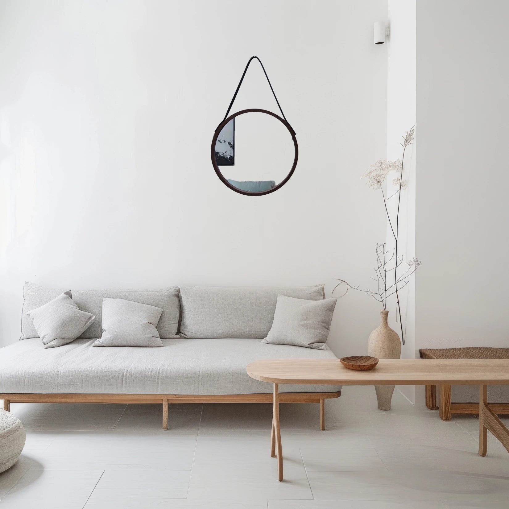 Miroir Noir Rond en Bois au style minimaliste, s’intègre parfaitement à un intérieur épuré.