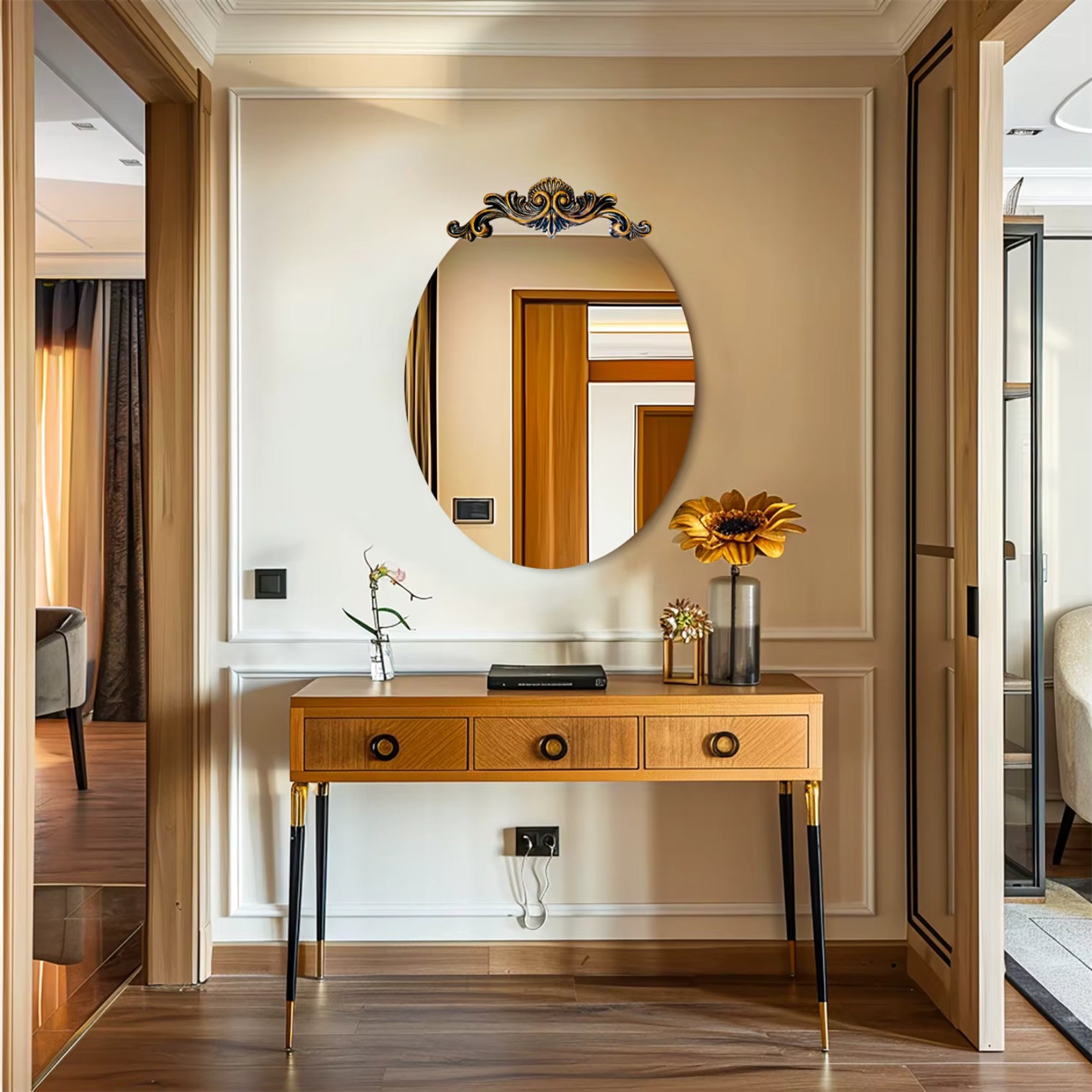 Miroir ovale doré accroché dans un couloir lumineux avec console bois et vase tournesol.