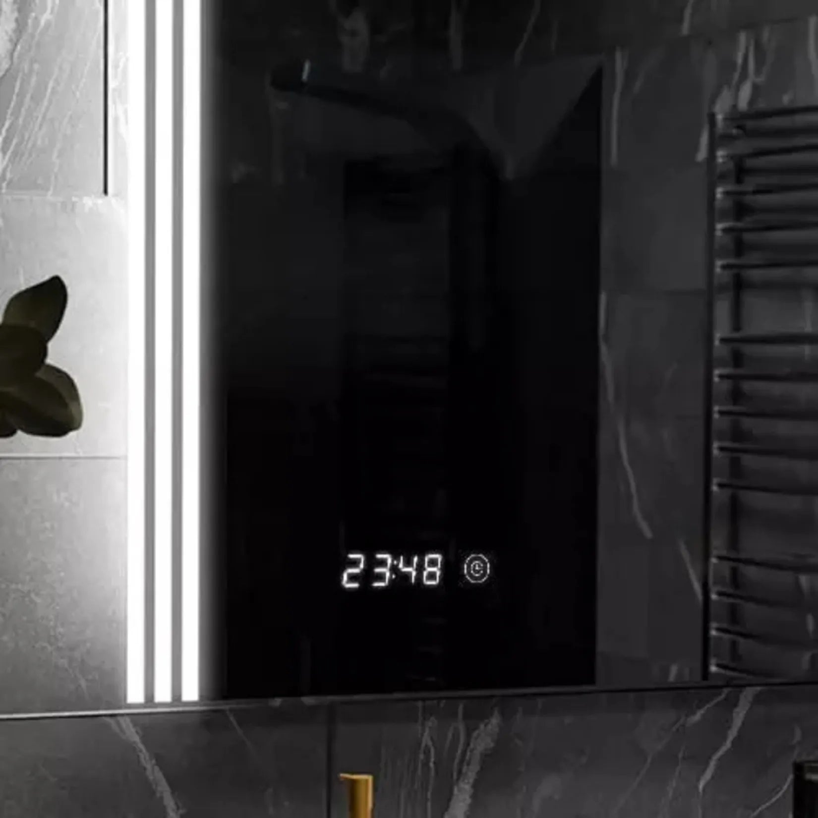 Miroir personnalisable avec horloge digitale intégrée affichant l'heure en permanence.