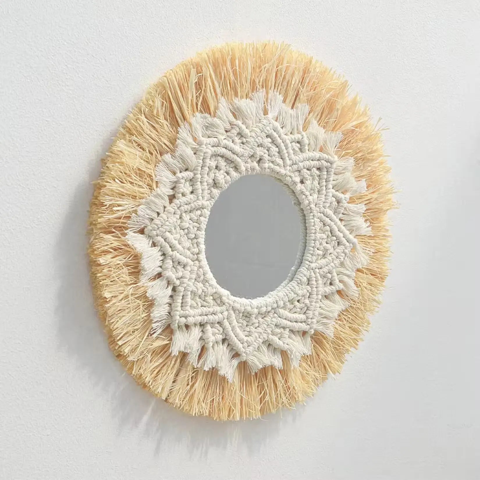 Miroir rond raphia et macramé bohème vue de côté.