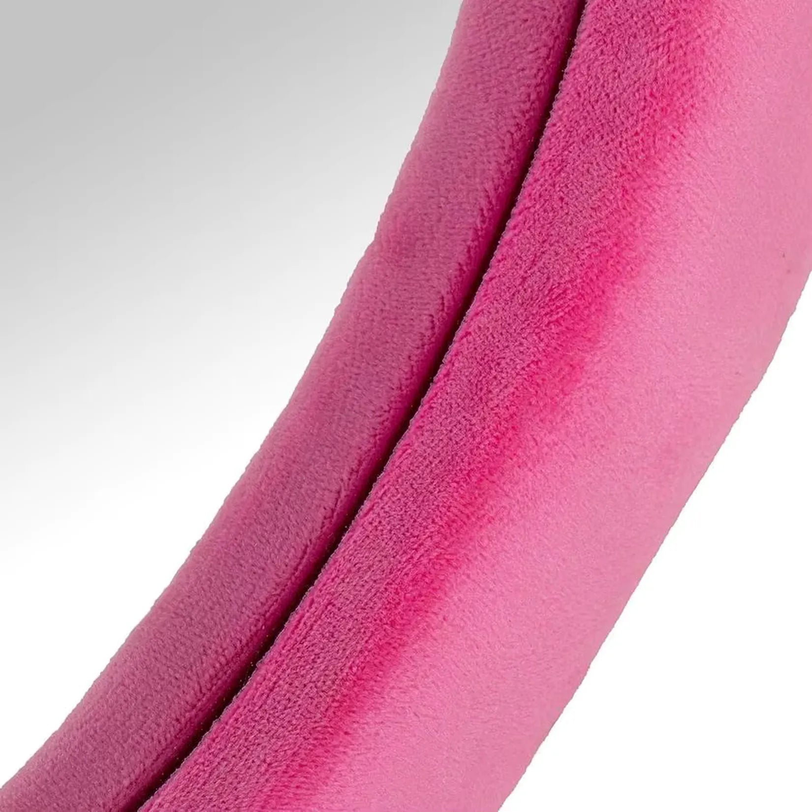 Miroir rose – Détail texture velours doux du cadre.