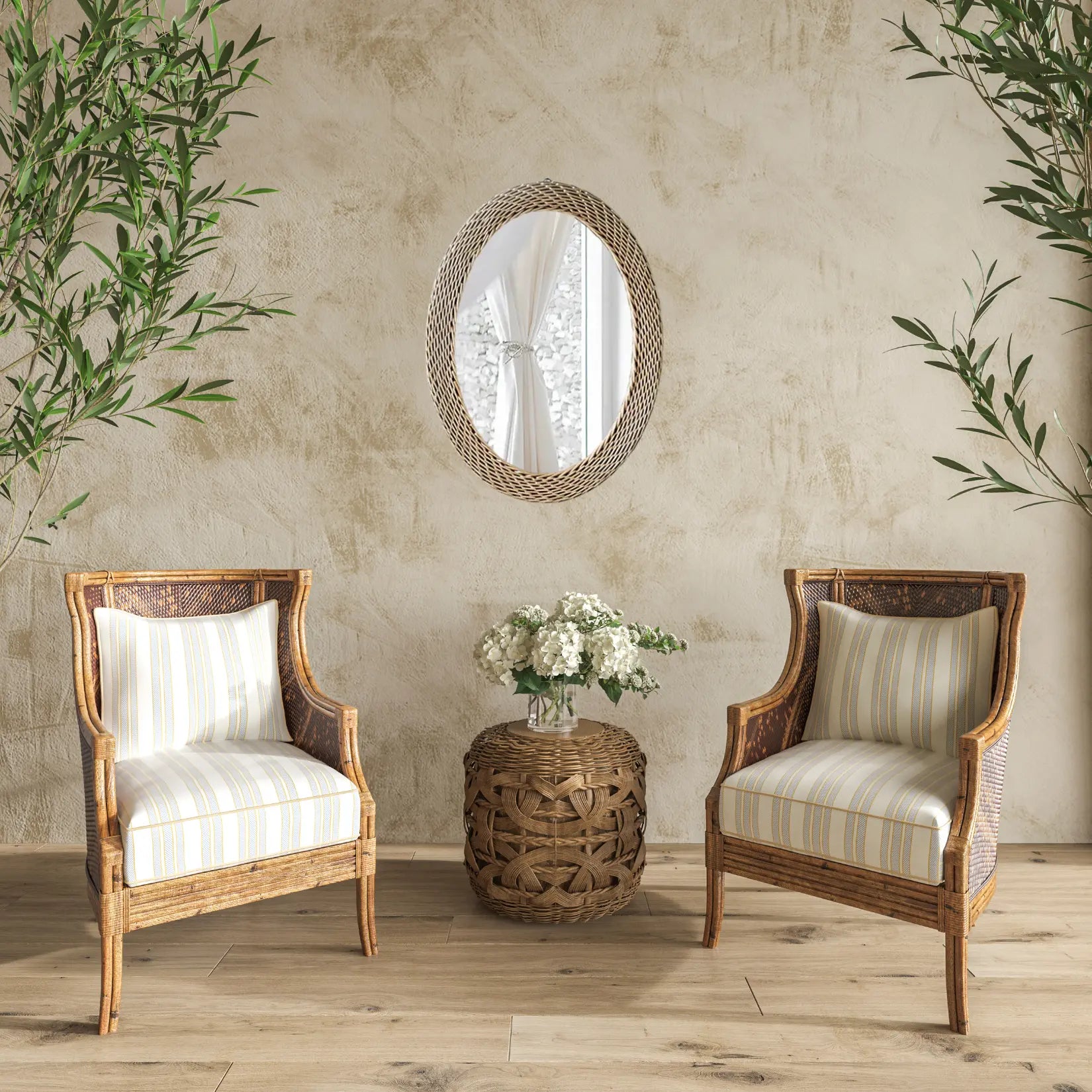 Miroir Rotin Ovale dans un salon avec fauteuils en rotin et ambiance naturelle.