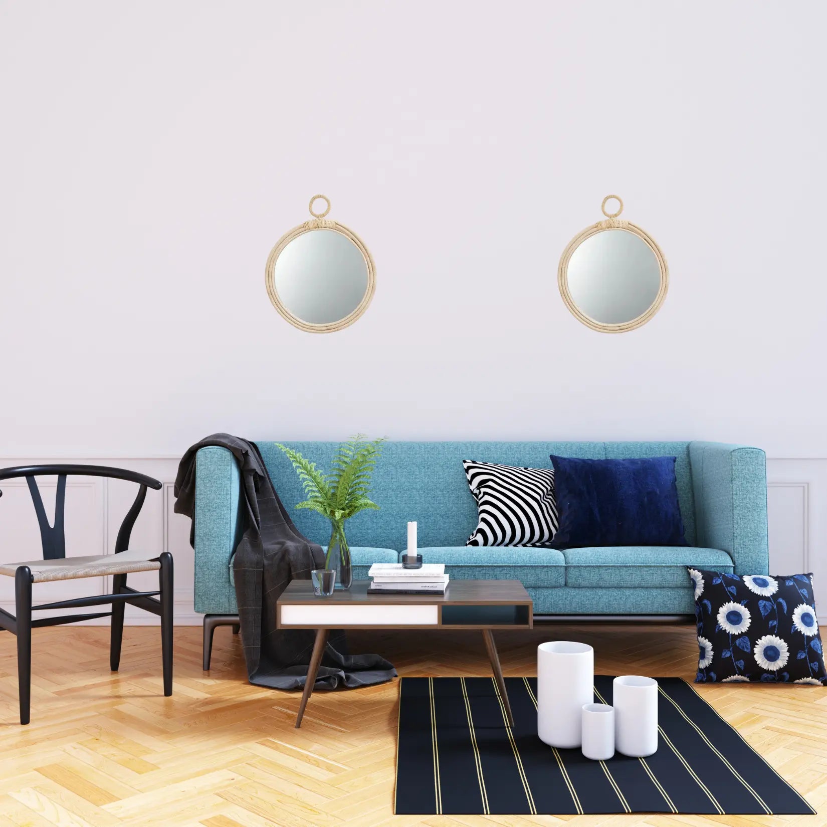 Miroir Rotin Rond avec anneau accroché au mur d’un salon contemporain avec canapé bleu et décoration géométrique.