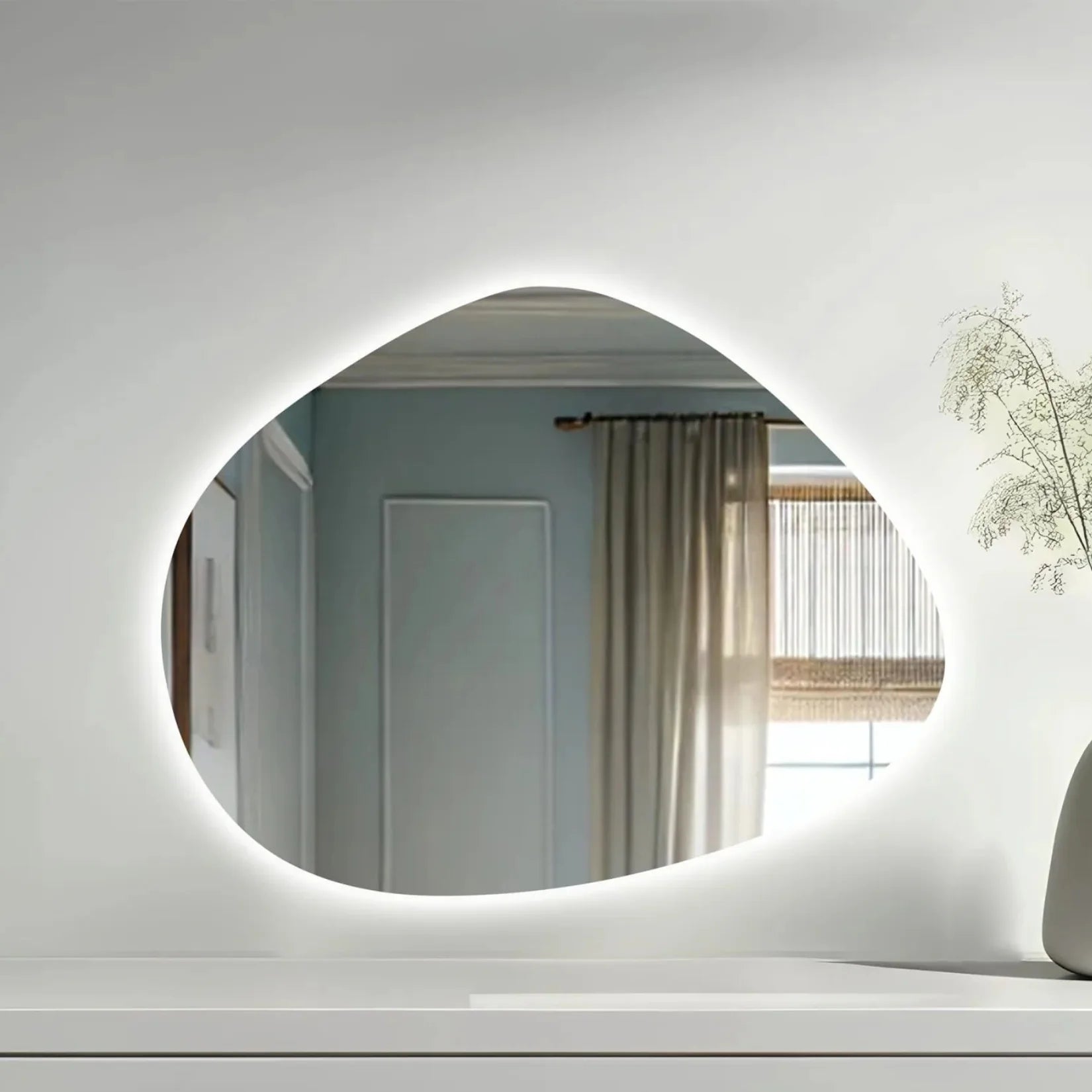 Miroir salle de bains 120 cm LED organique sur coiffeuse.