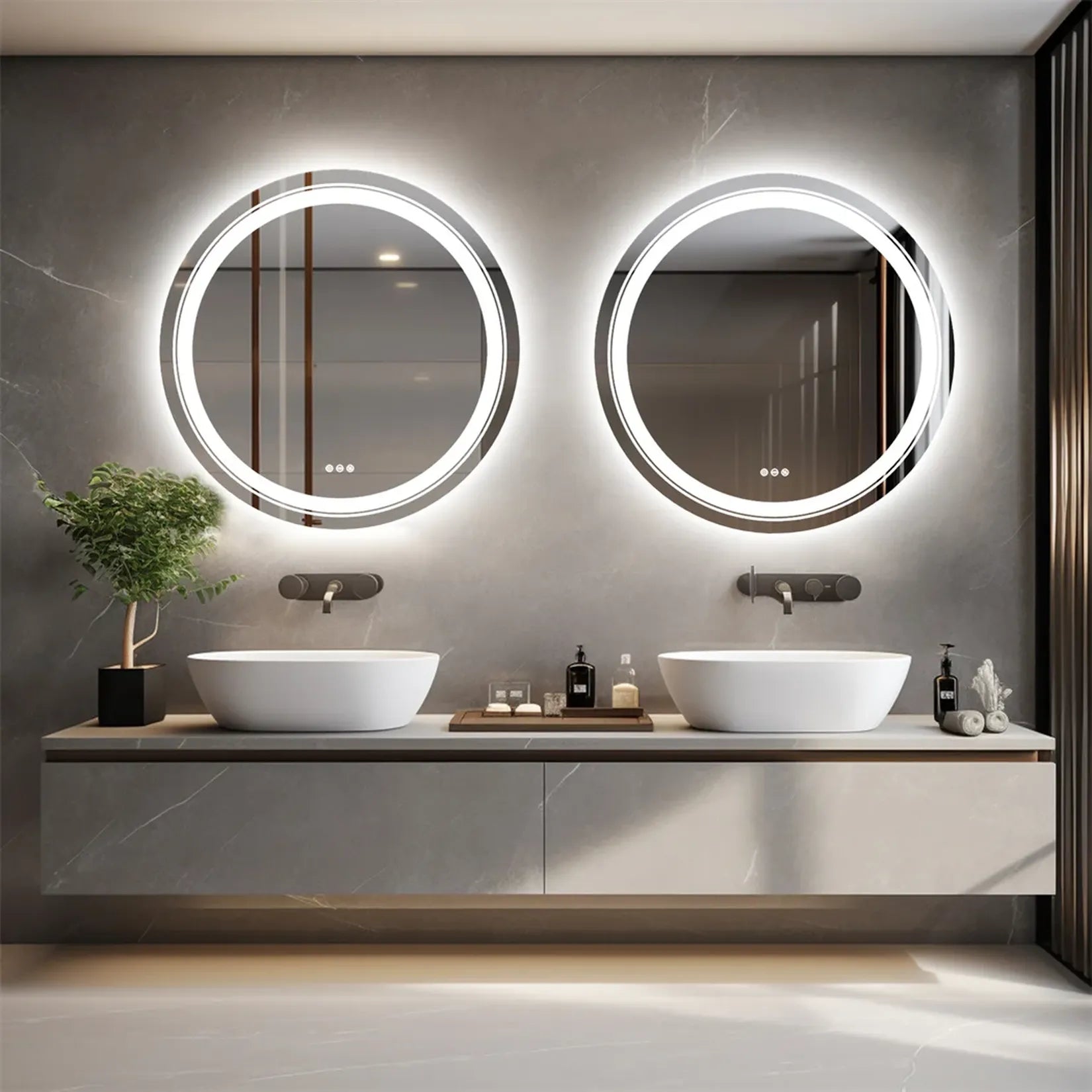 Double miroir LED suspendu salle de bain lumière froide sur mur marbre gris.