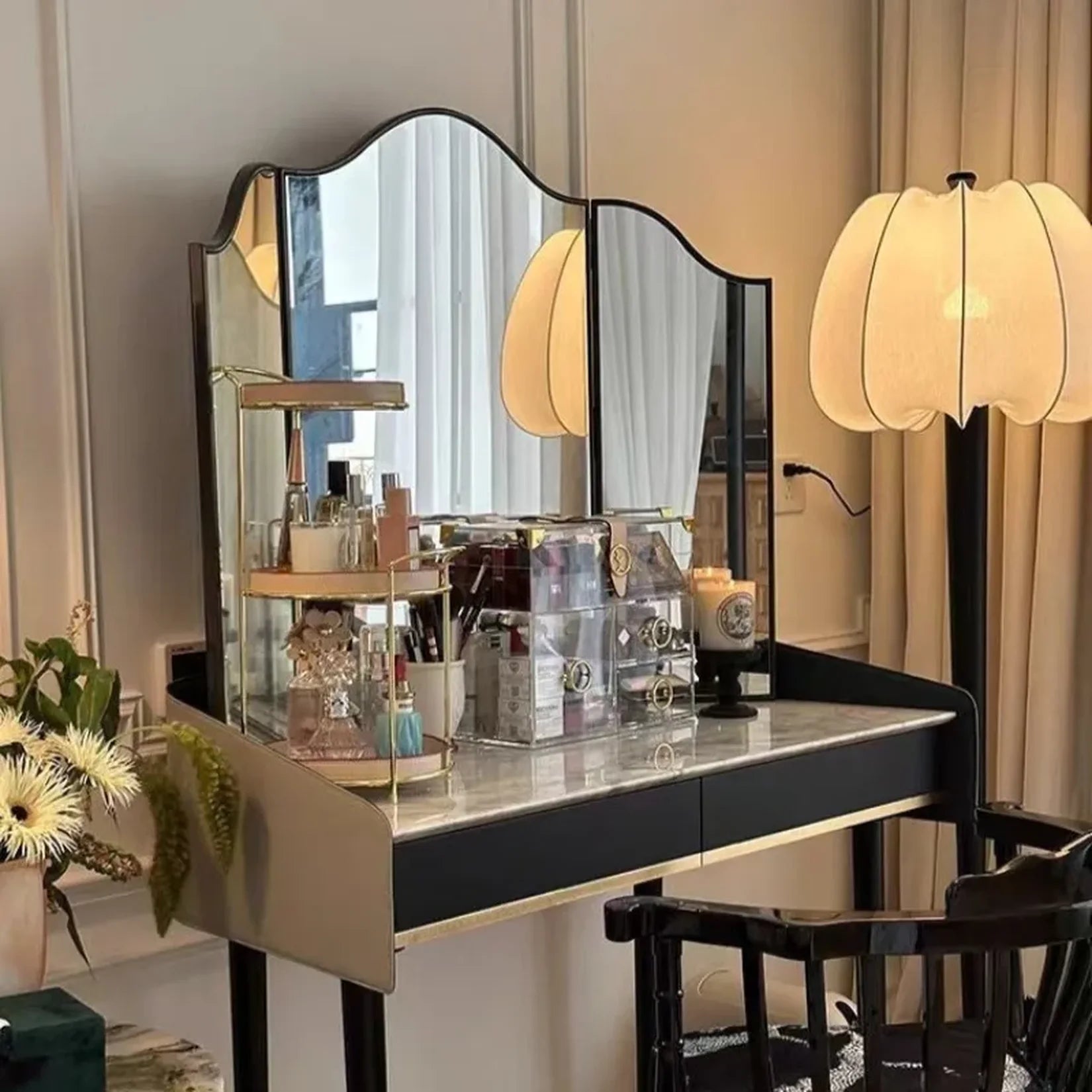 Miroir Triptyque Gatsby Noir sur Coiffeuse Maquillage.