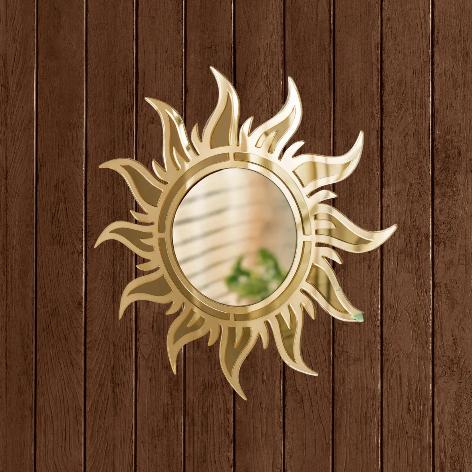 Soleil miroir doré mur bois ambiance chaleureuse.