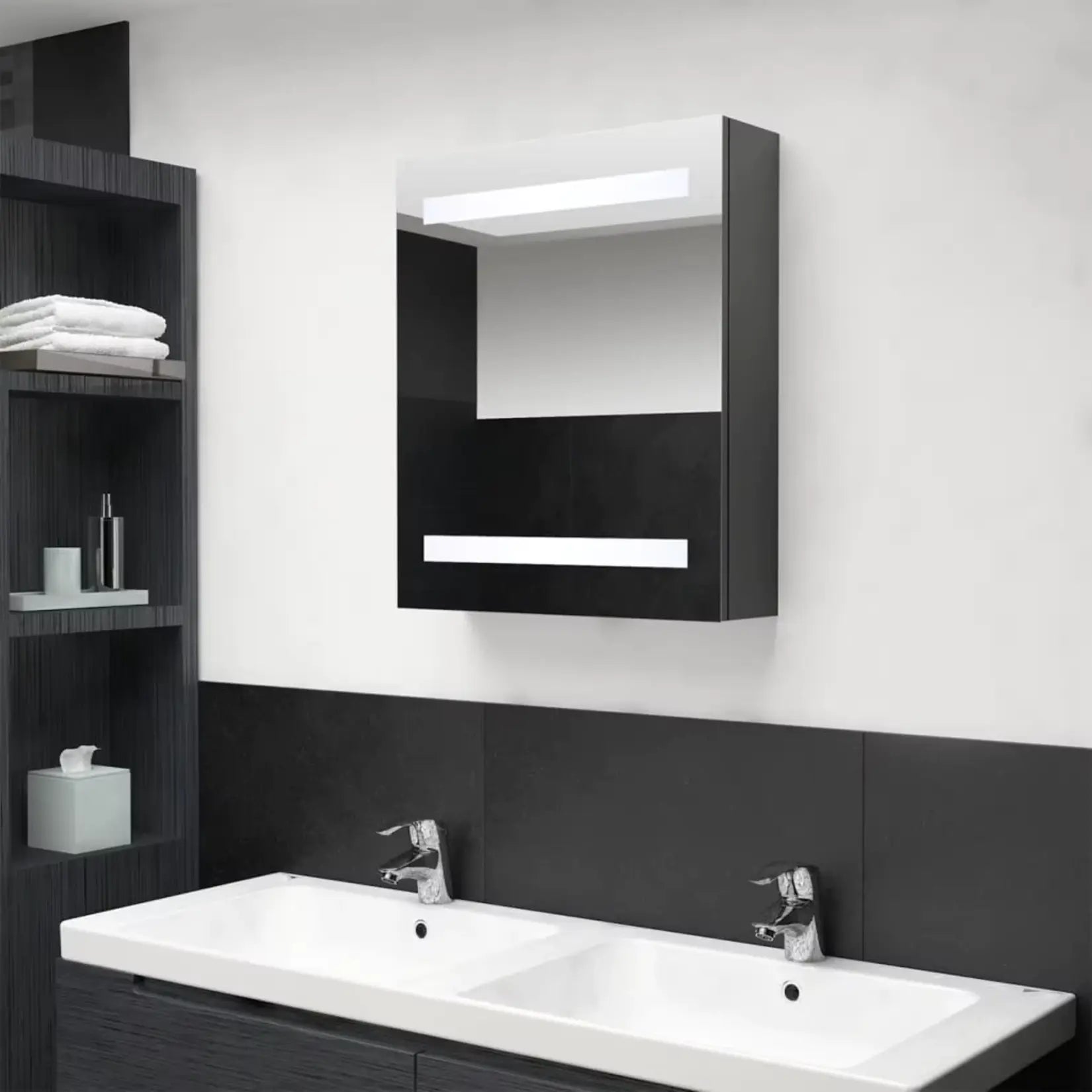 Armoire à Miroir Salle de Bain 50 cm installée au-dessus d'un double lavabo.