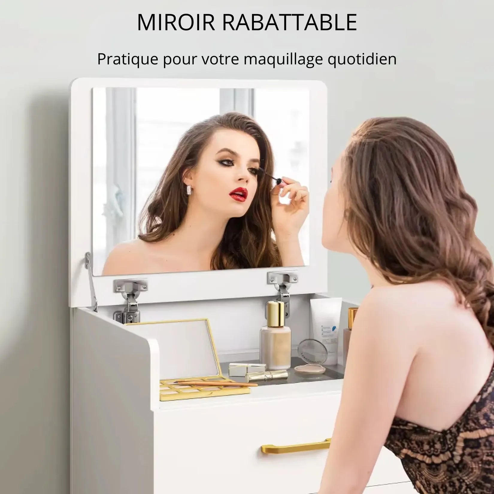 Armoire bijoux coiffeuse miroir rabattable ouvert pour maquillage.