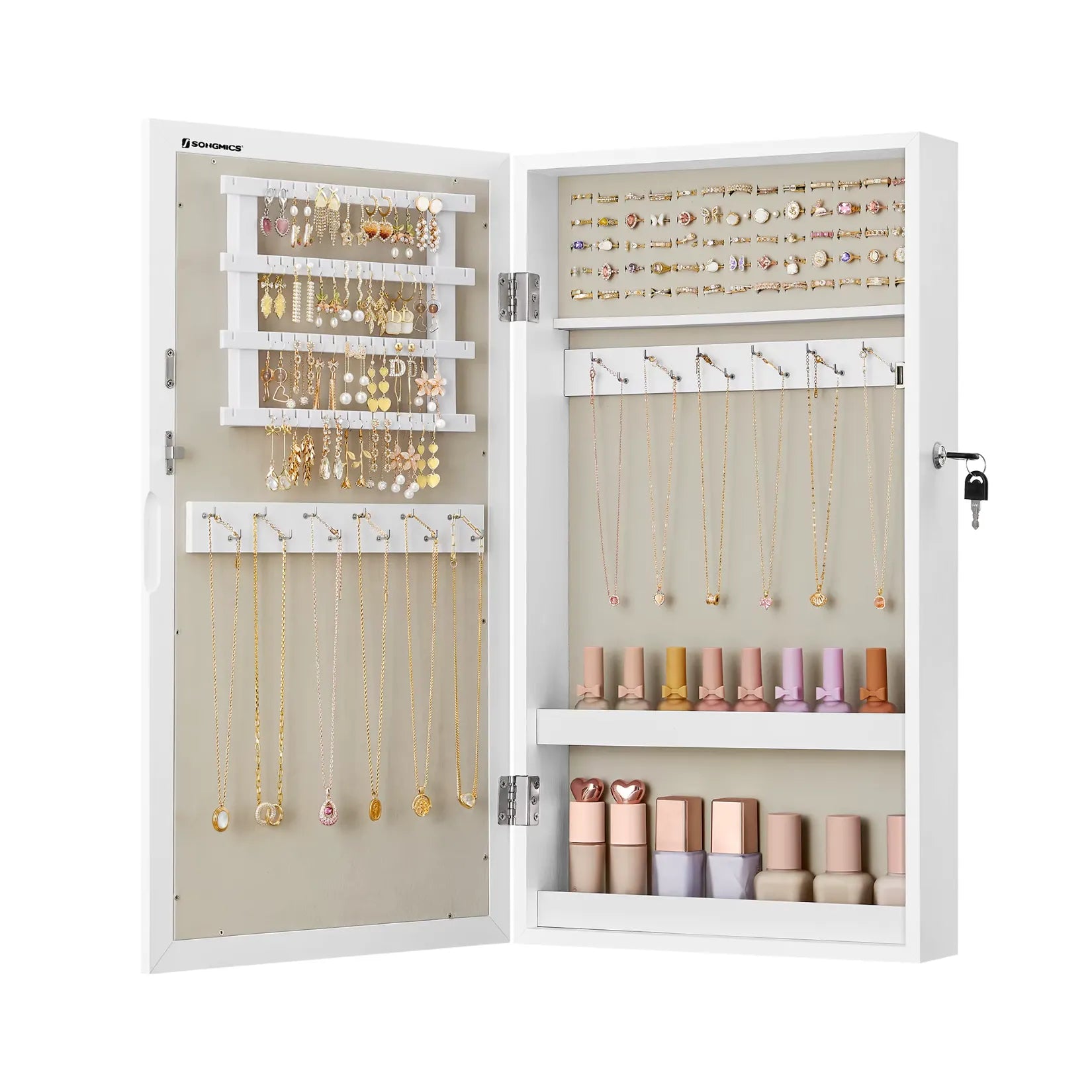 Armoire à bijoux blanche bien remplie de bijoux dorés et maquillage.