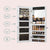 Capacités de rangement de l’armoire bijoux miroir mural avec icônes et bijoux.