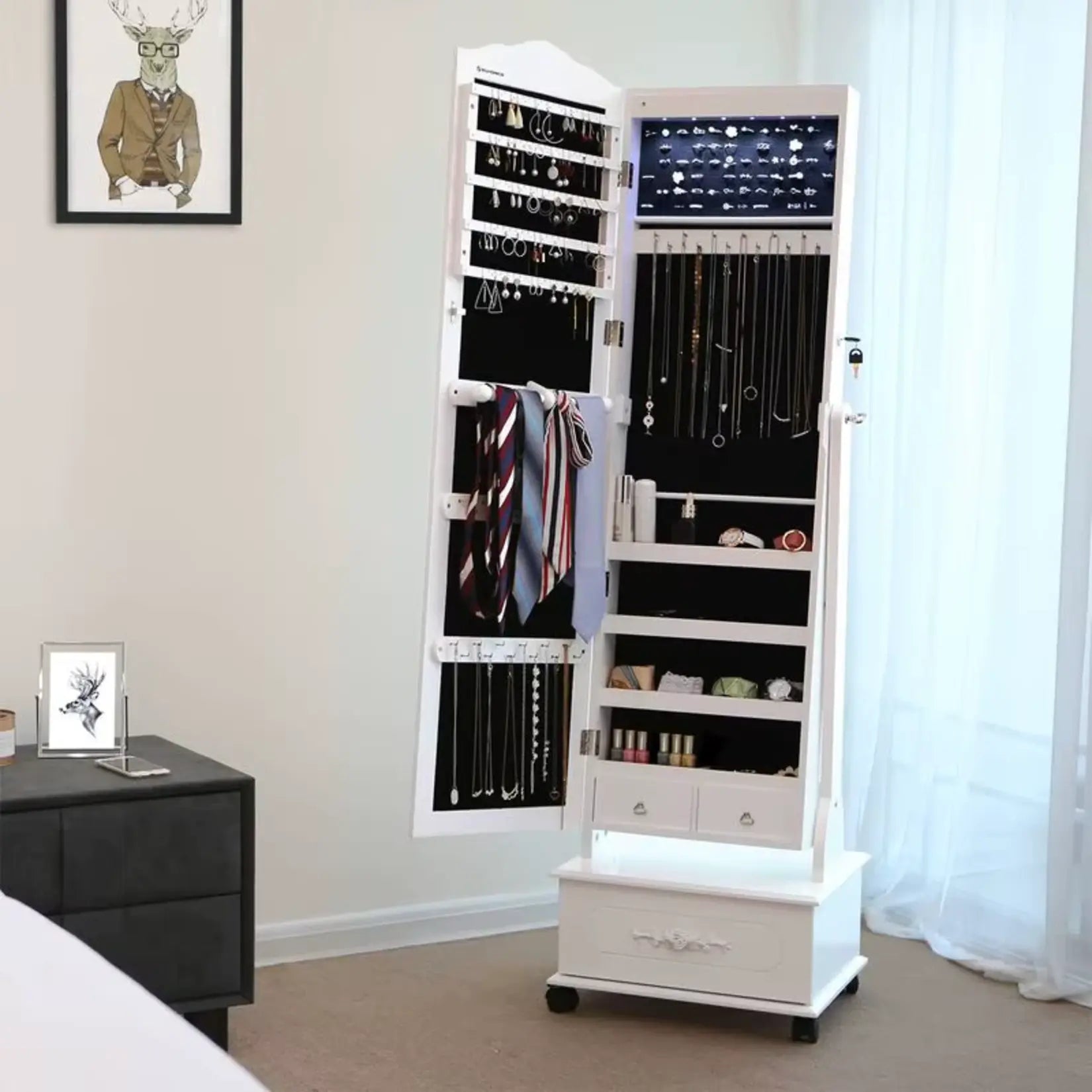 Armoire miroir à bijoux ouverte avec rangement pour bijoux