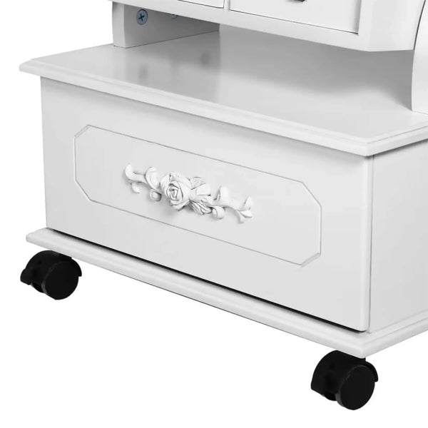 Tiroir avec détail sculpté de l'armoire miroir à bijoux