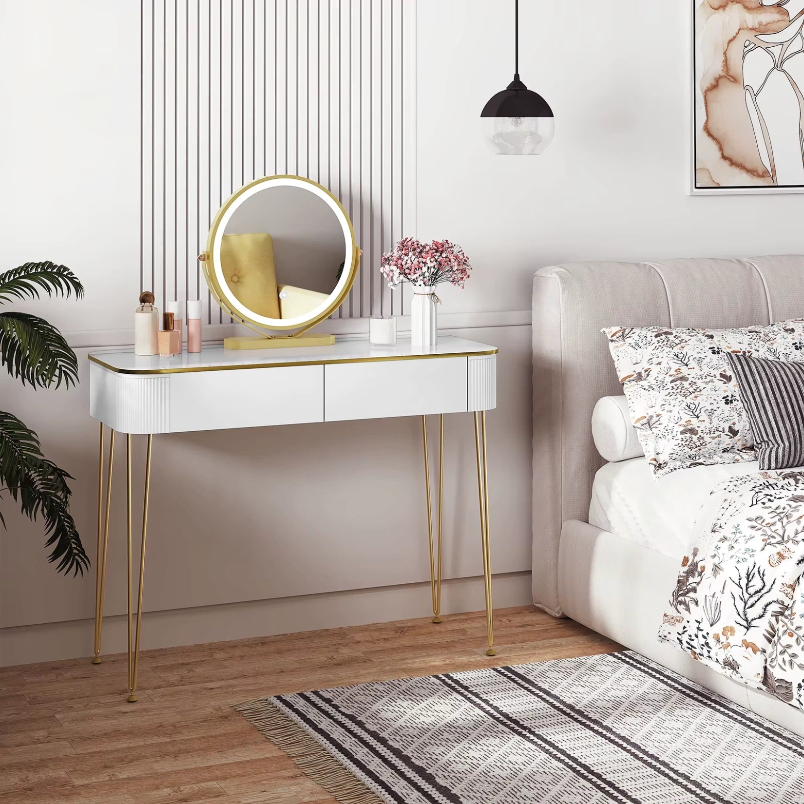 Coiffeuse avec miroir rond dans une chambre au style moderne et cosy.