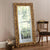 Grand miroir baroque de 180 cm avec cadre en bois lumineux, reflétant l'élégance et la sophistication.