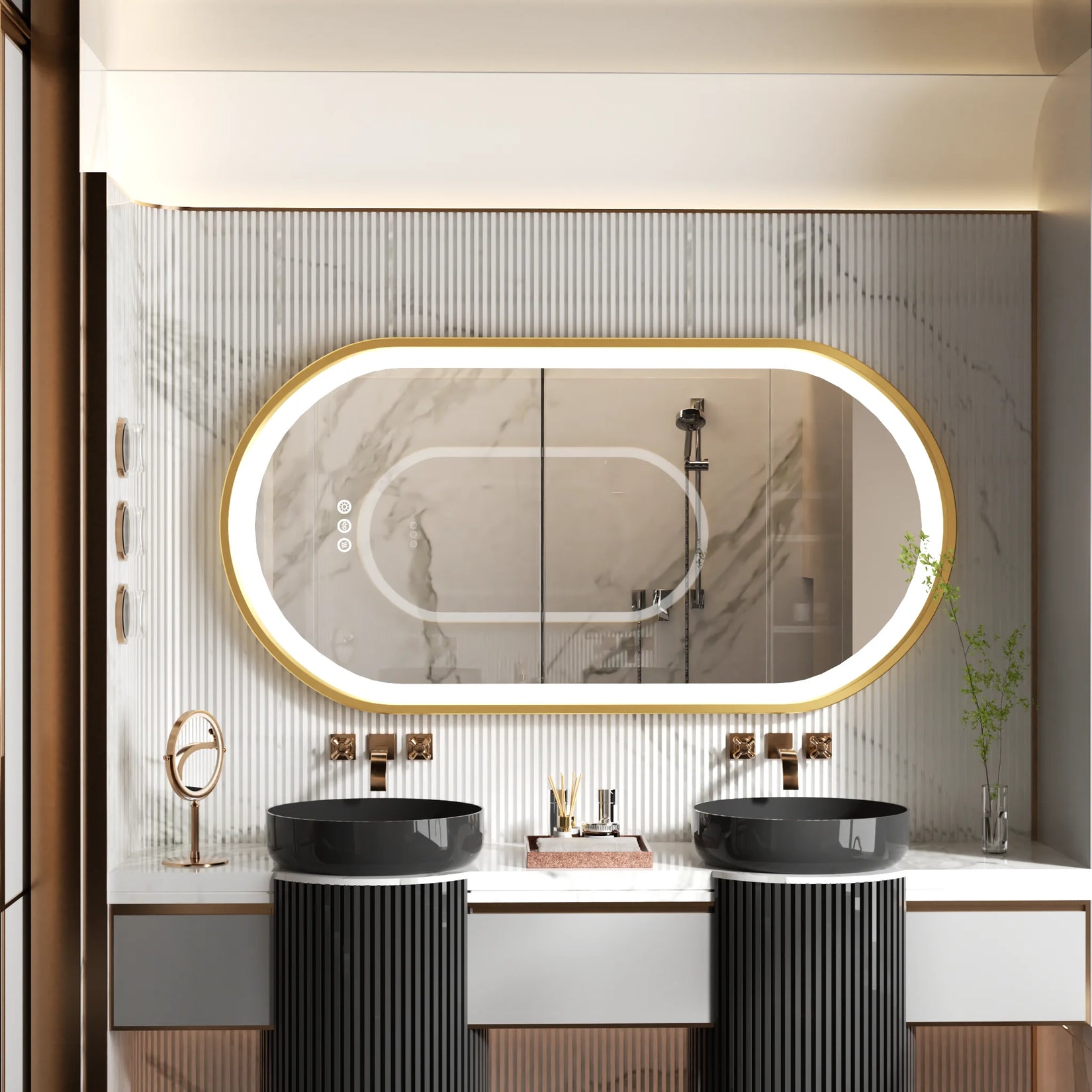 Grand miroir ovale LED avec cadre doré en position horizontale.