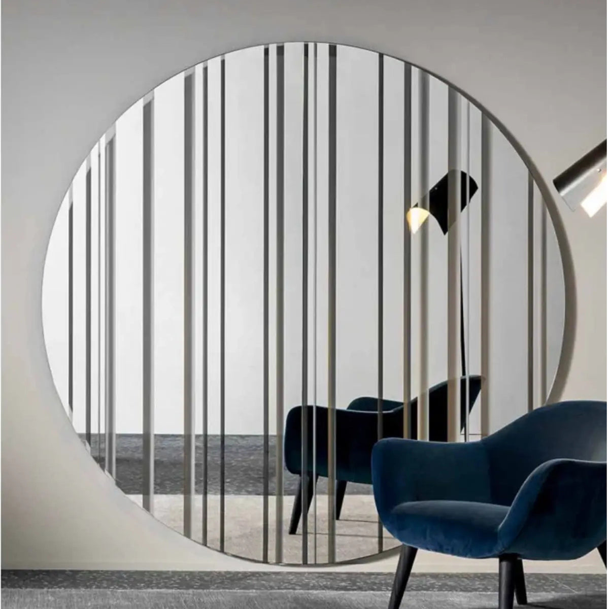 grand miroir rond 200 cm design italien dans un salon moderne