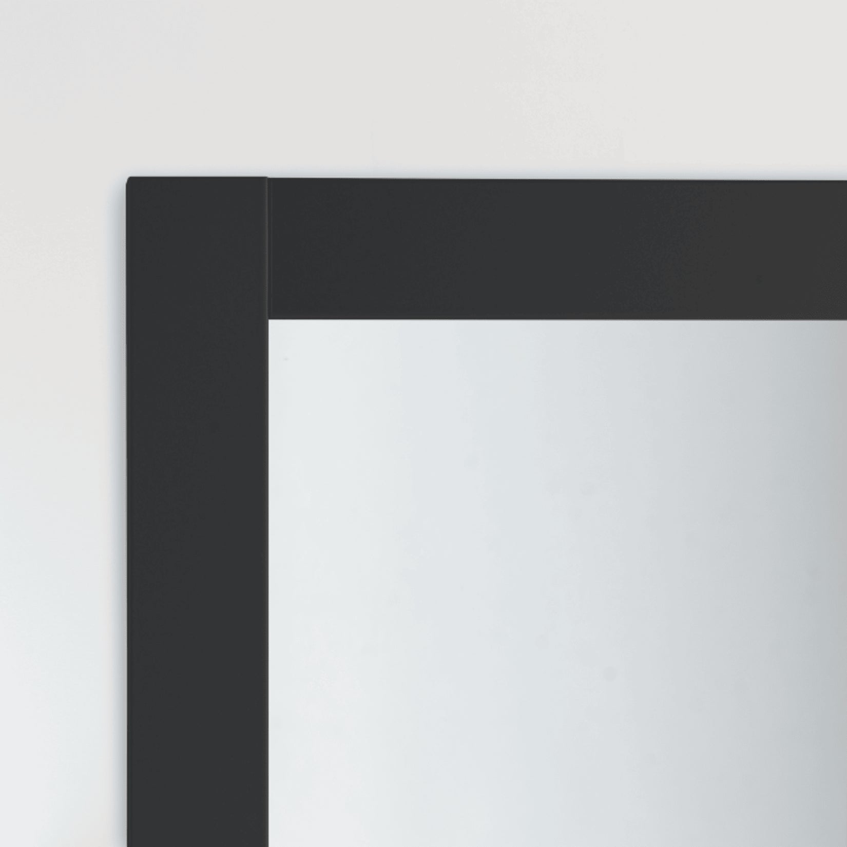 gros plan du cadre noir en mdf decoratif d’un miroir bois noir