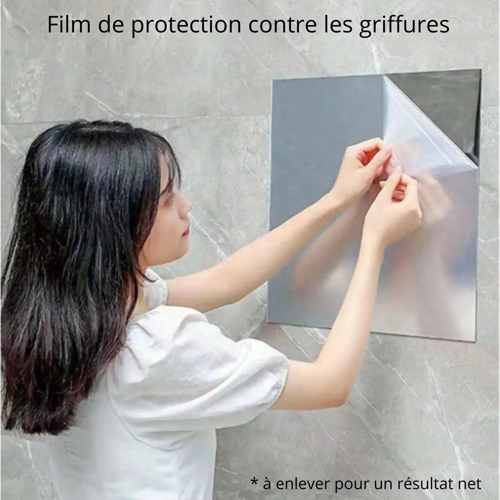 Pose miroir à coller acrylique 20x20 cm retrait film protection anti-griffures.