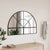 Miroir arche mural 100x70 cm installé dans une pièce de vie lumineuse et moderne.