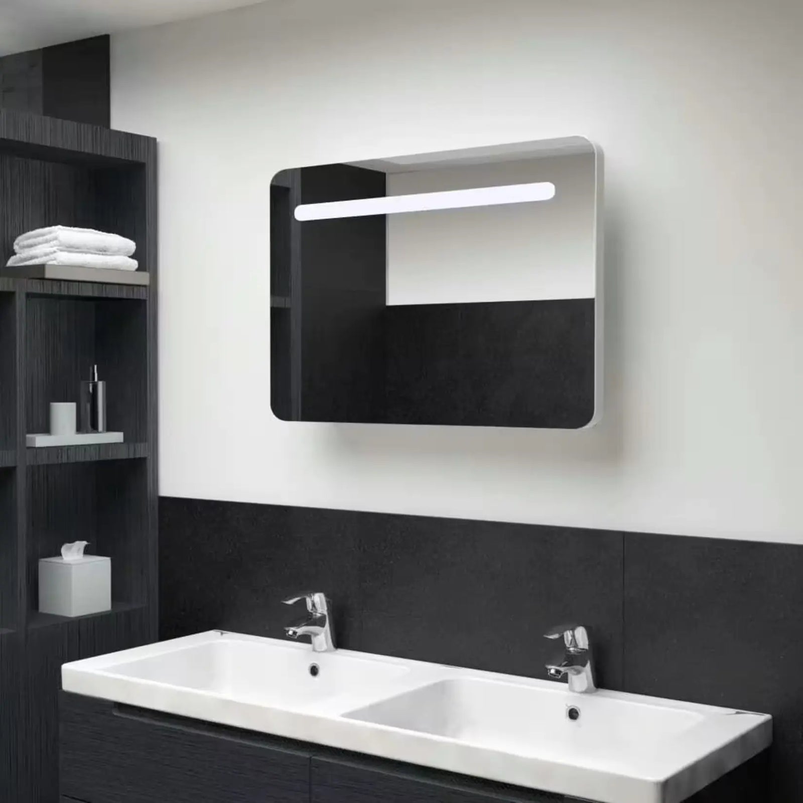 Miroir armoire salle de bain 80 cm installé au mur au-dessus d’une double vasque.