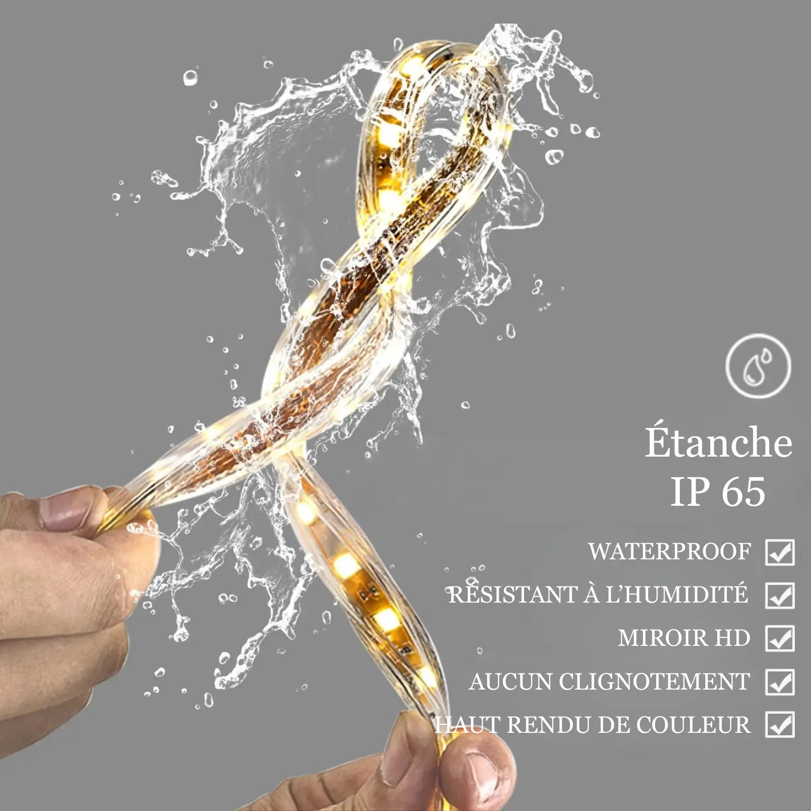 Miroir asymétrique mural avec fonction anti-buée dans une salle de bain moderne.