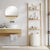 Miroir avec étagère intégré dans une salle de bain style scandinave.