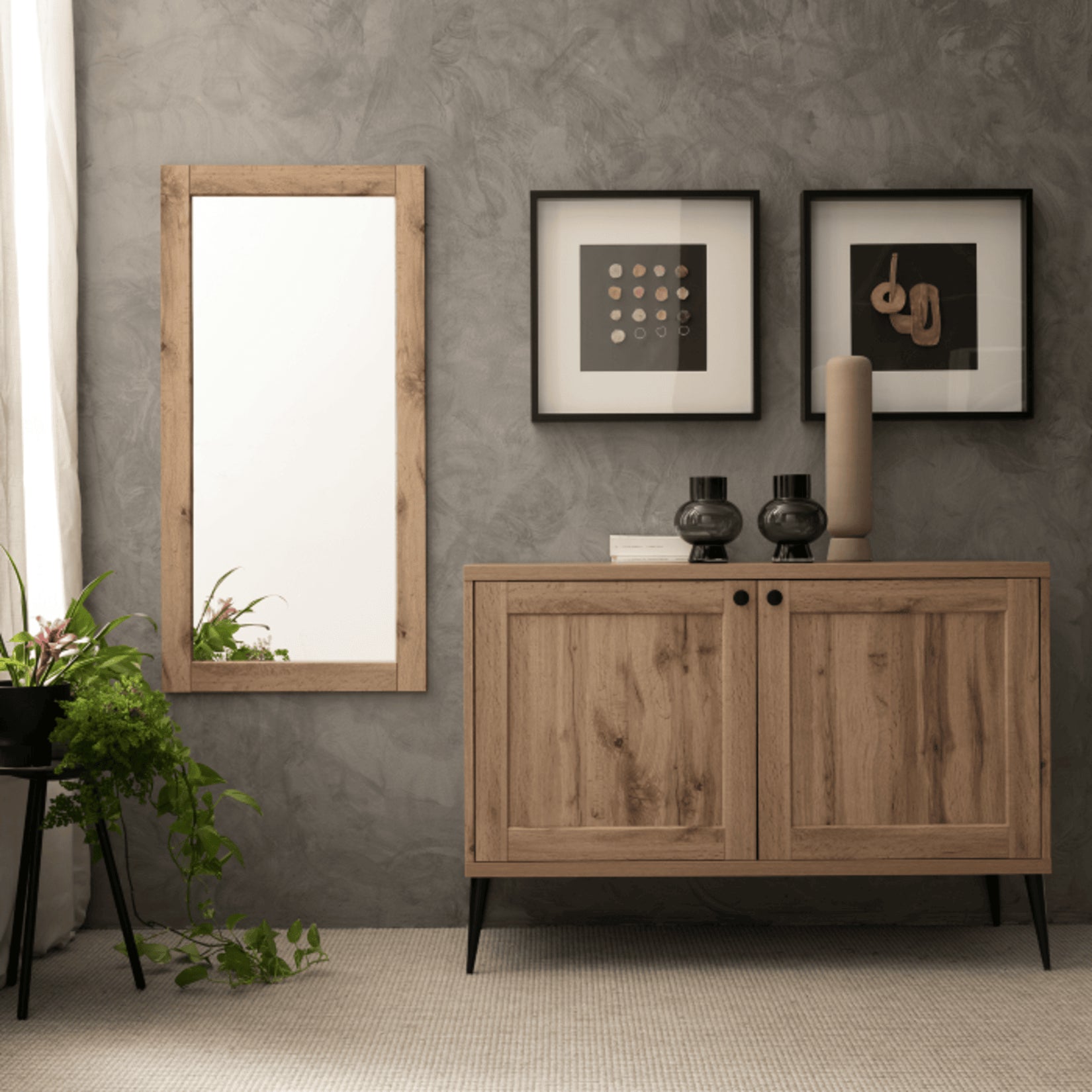Miroir Bois Brut monté verticalement sur un mur gris.