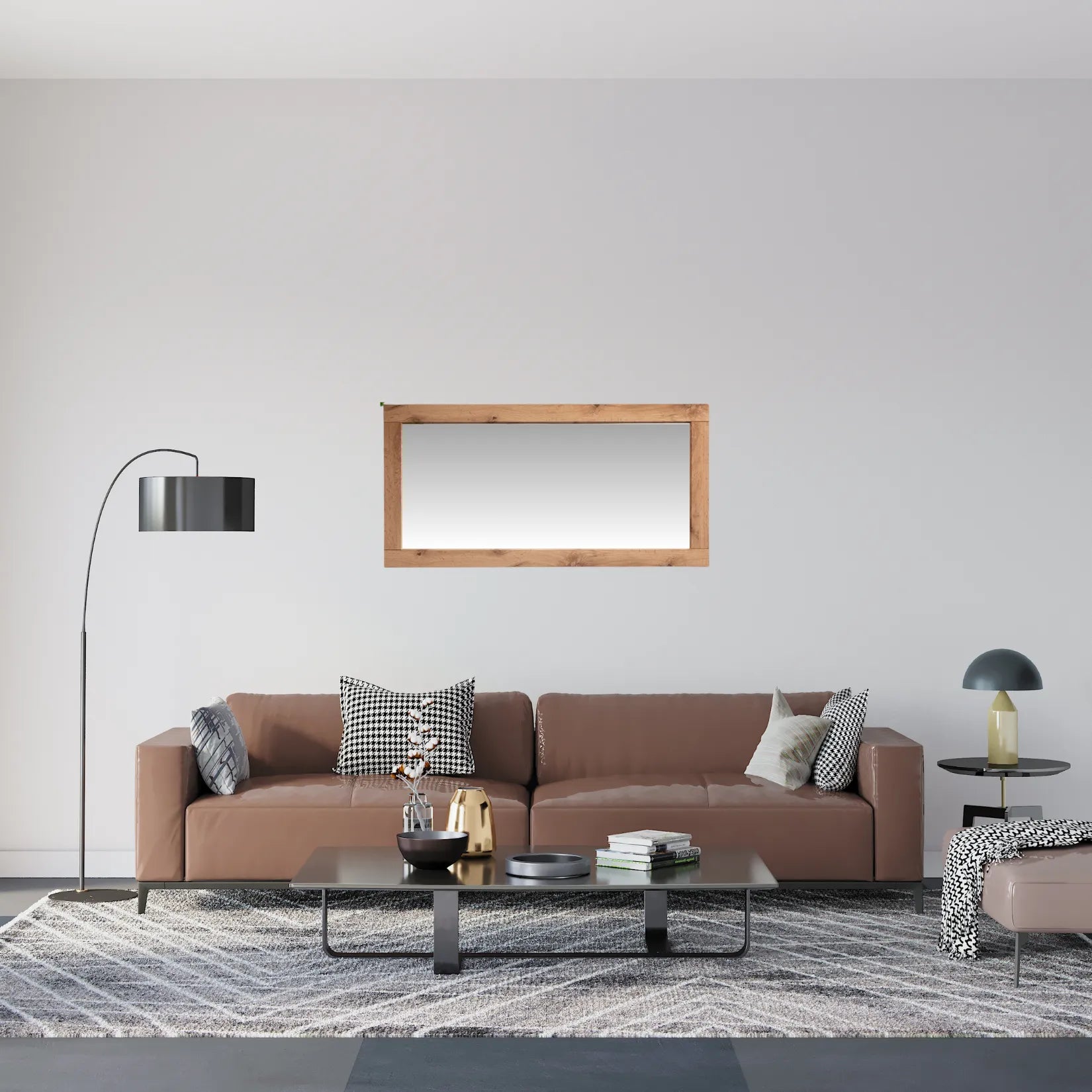 Miroir bois suspendu horizontalement au-dessus d’un canapé en cuir marron.